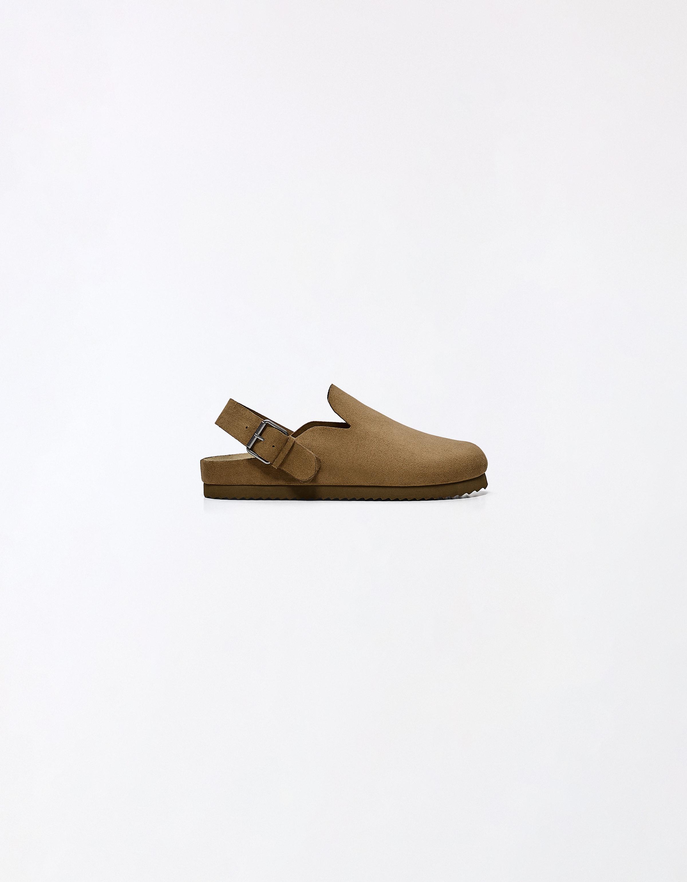Clogs with strap detail — Brown
