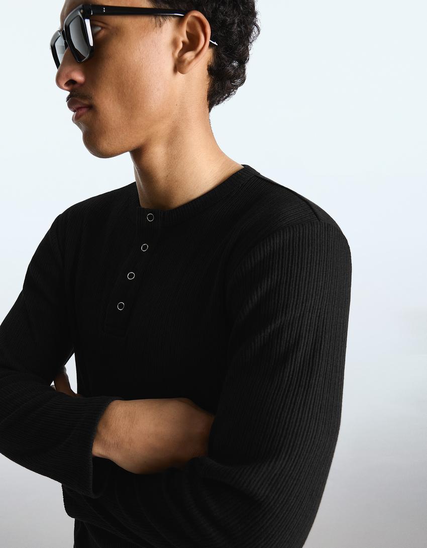 Textured long sleeve T-shirt-Black