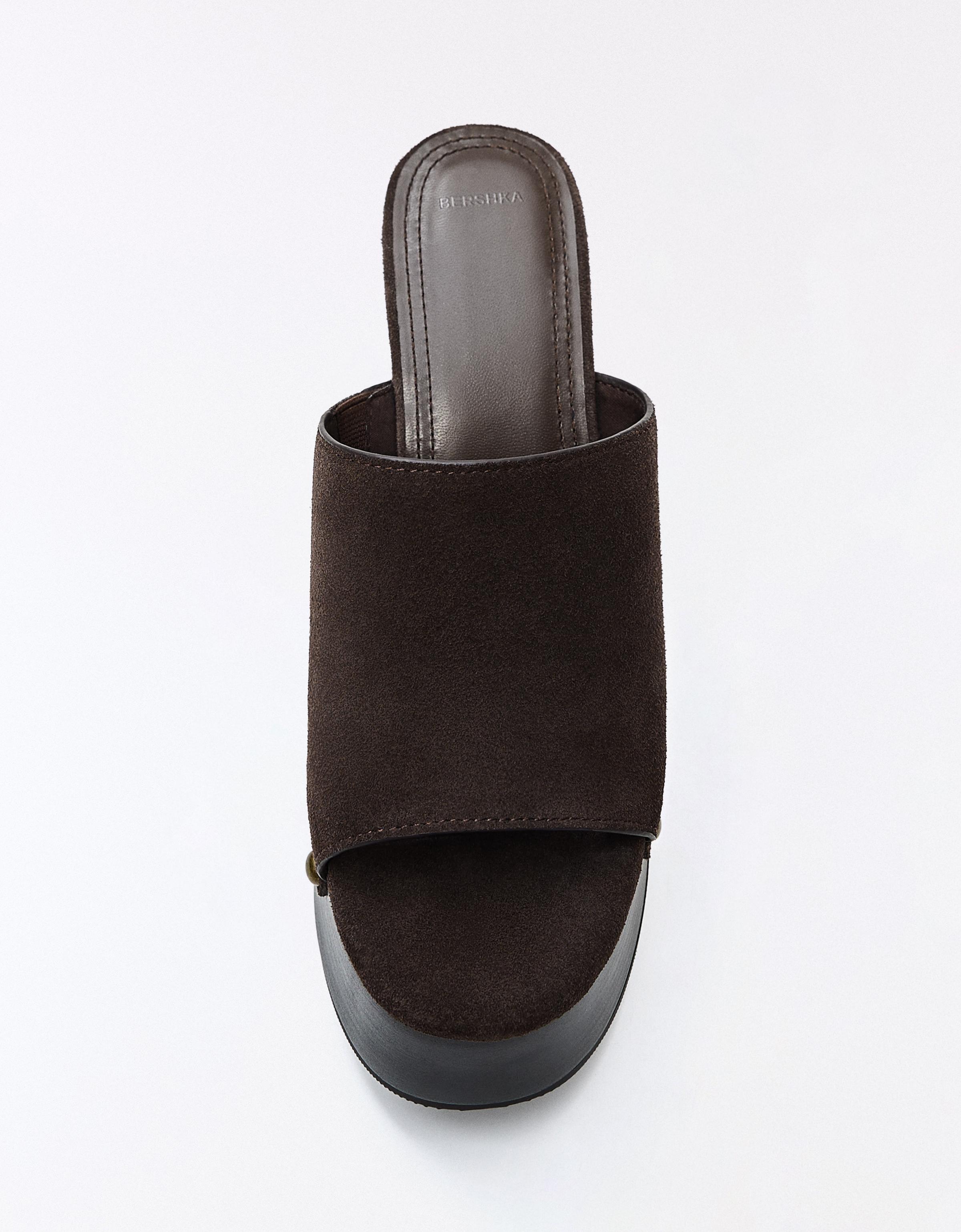 Leather wedge with stud detail — Brown