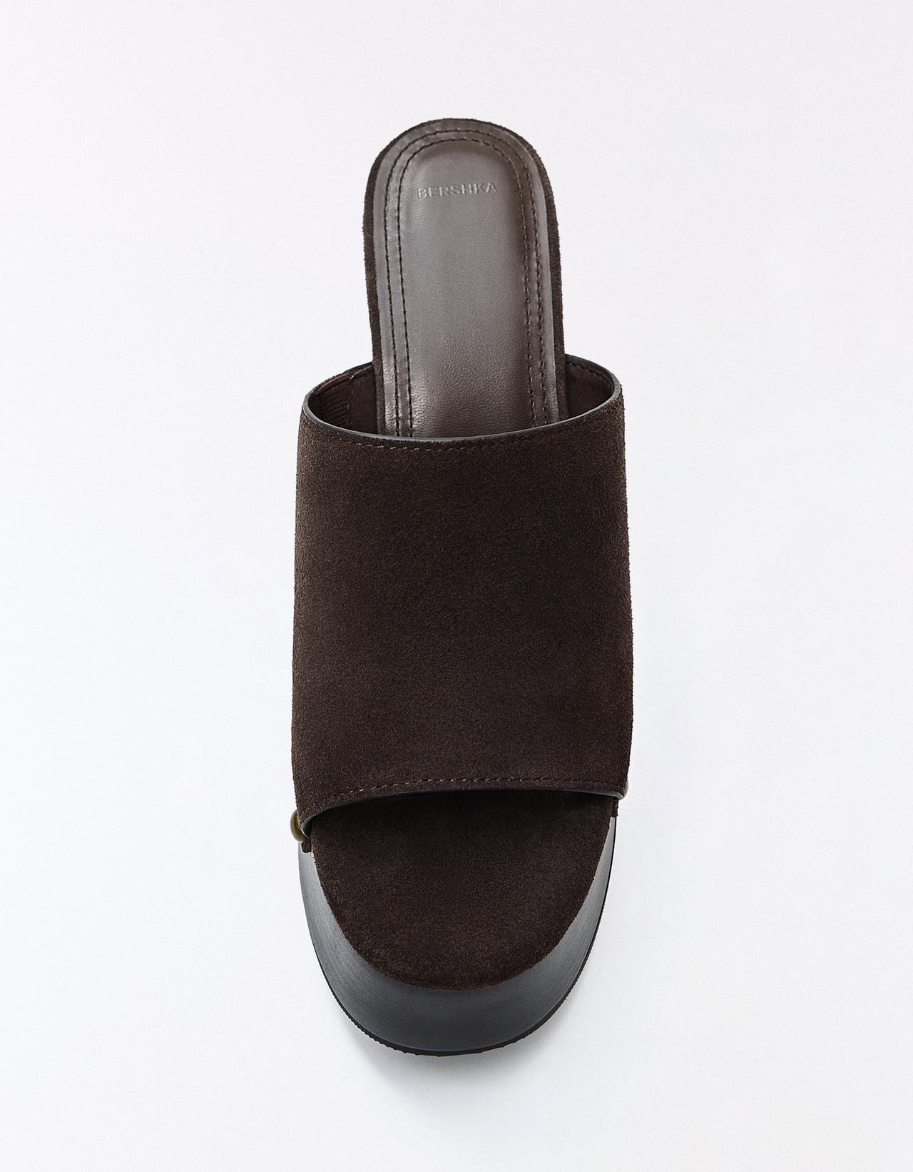 Leather wedge with stud detail — Brown