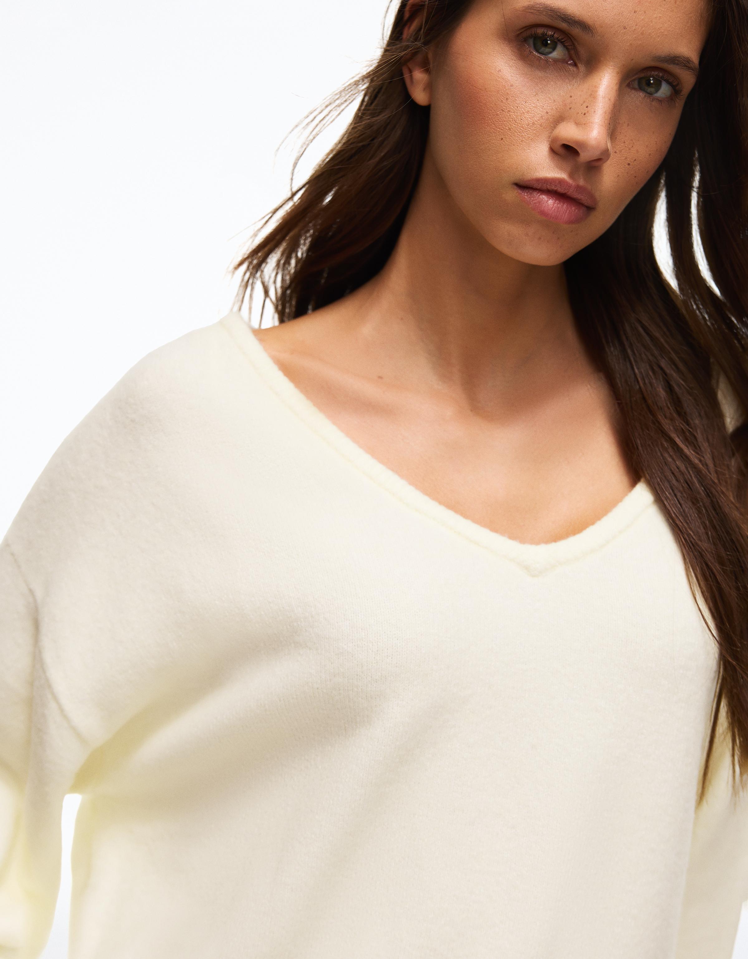 Oversize V-neck soft touch sweater — Cream