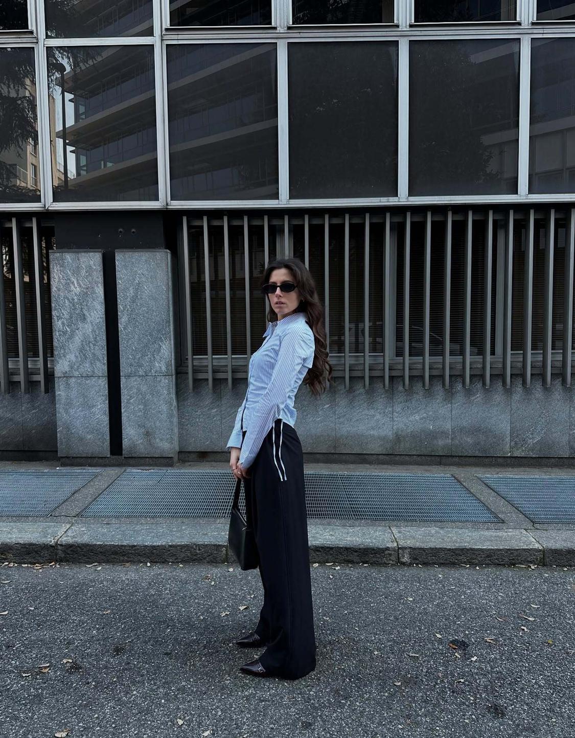 Fitted shirt with gathered detail