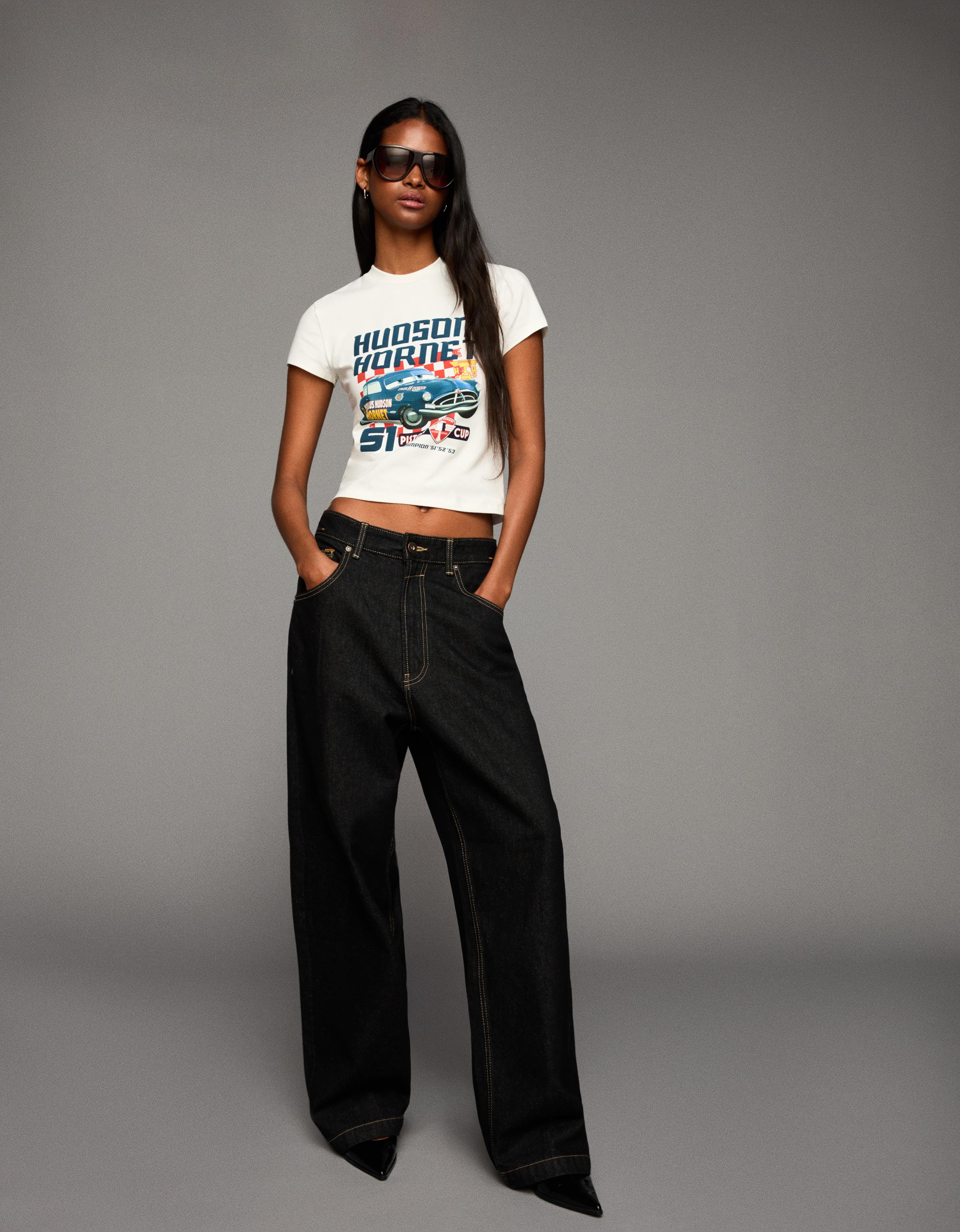 Bershka Kurzarm-T-Shirt Mit Cars-Print Damen S Grbrochenes Weiss