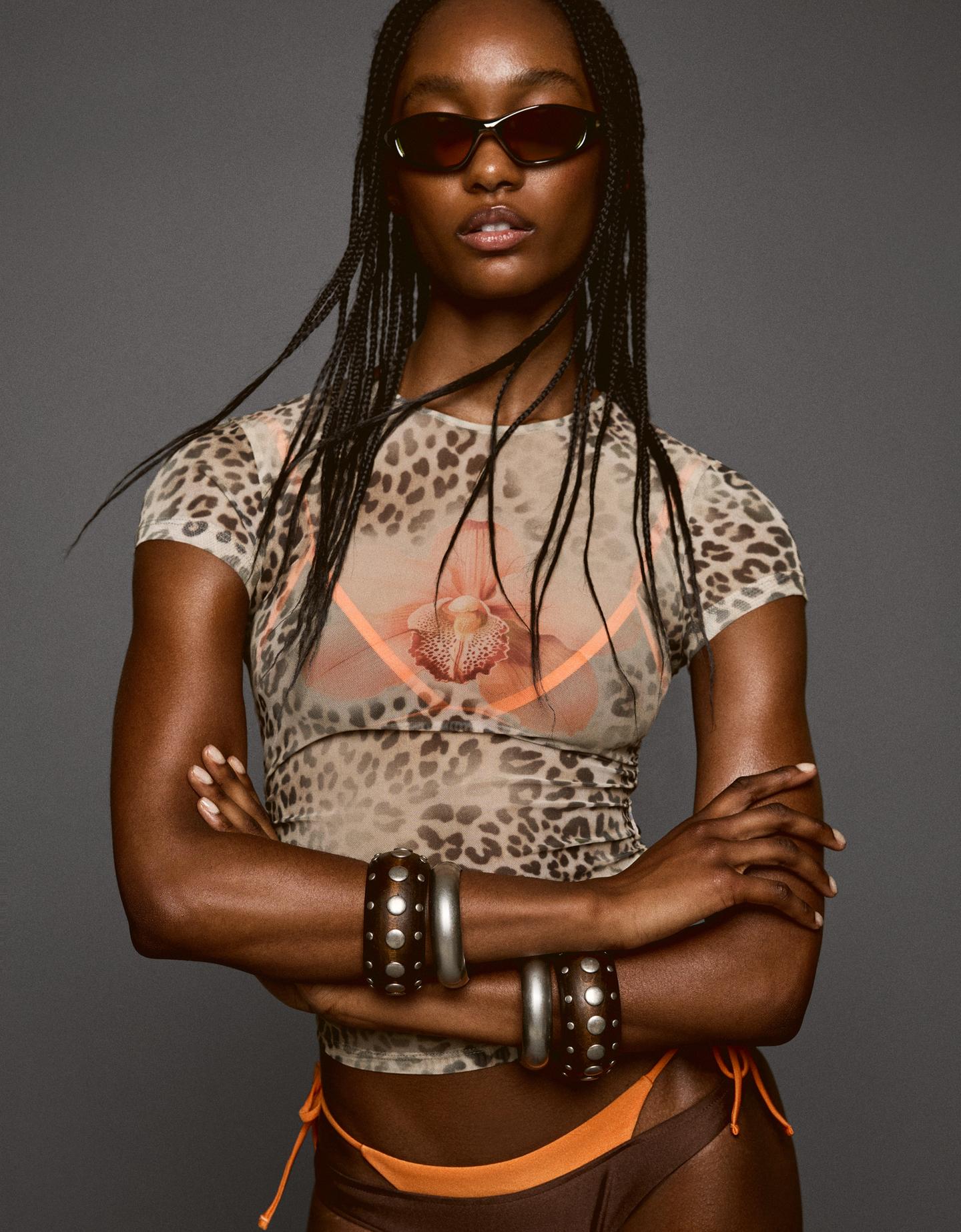 Bershka koszulka z krótkim rękawem i nadrukiem z tiulu wielbłądzi