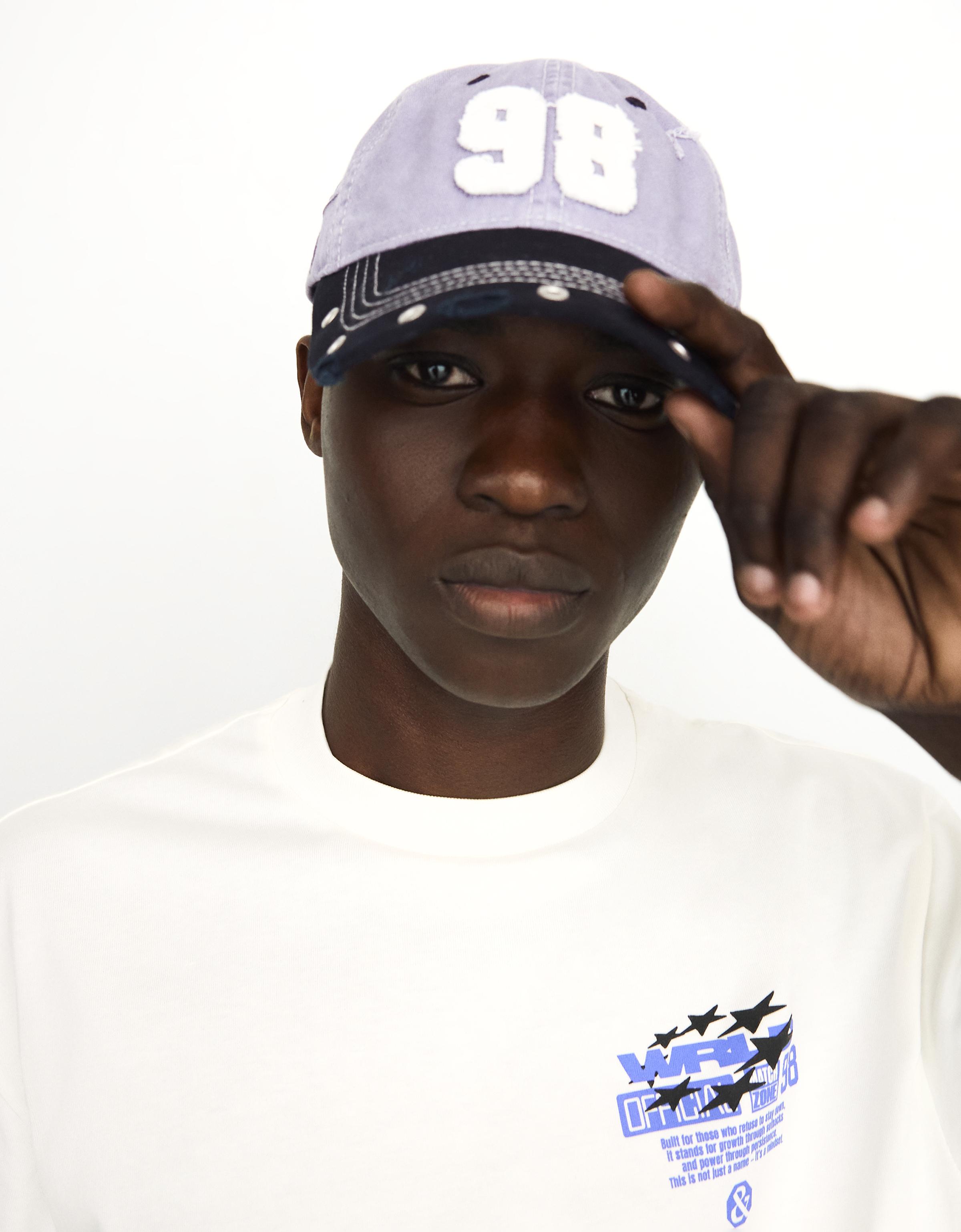 Bershka Gorra Tachas Hombre Morado