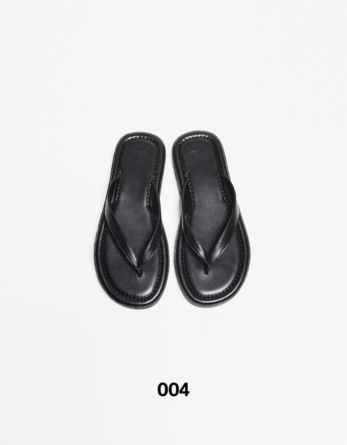Strappy flat sandals