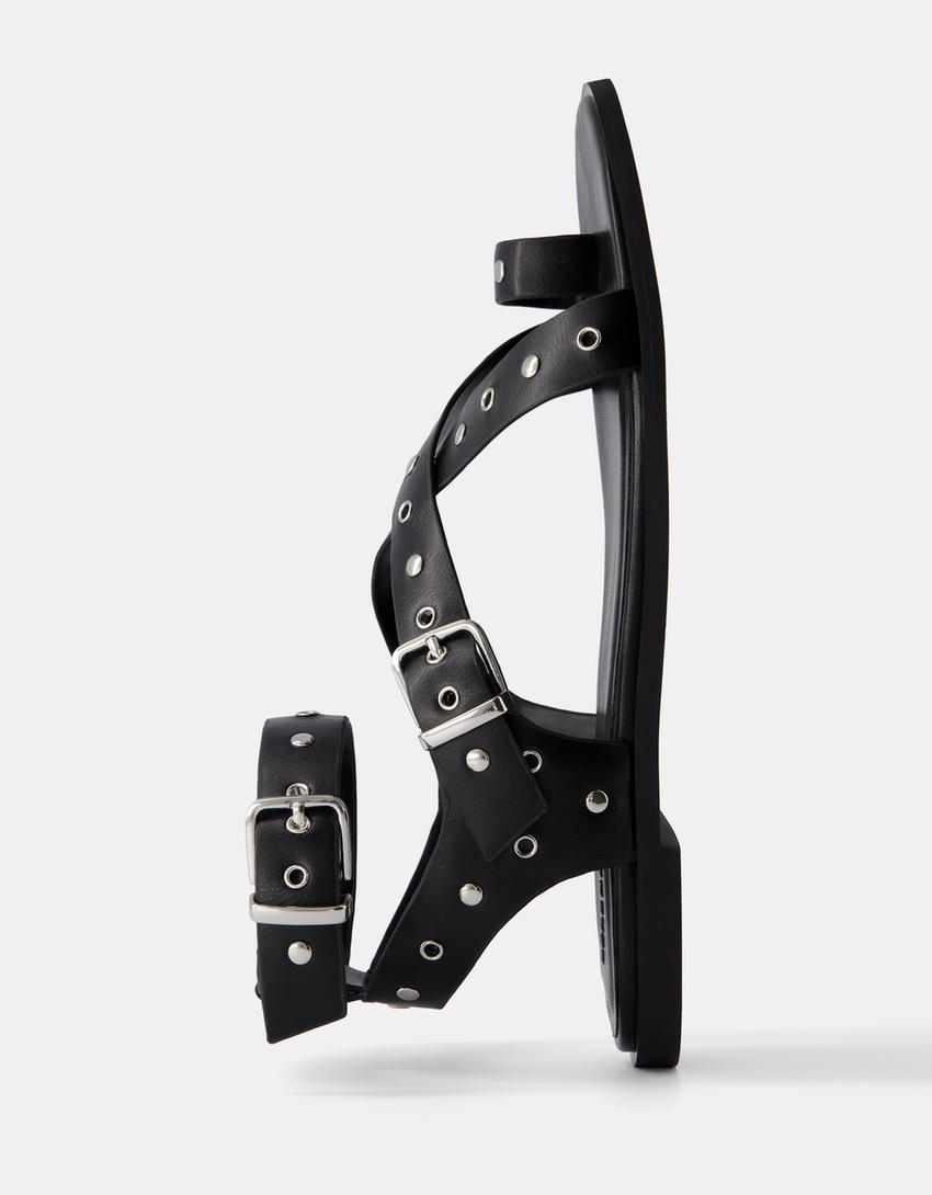 صندل شبشب مسطح بدبابيس معدنية-أسود