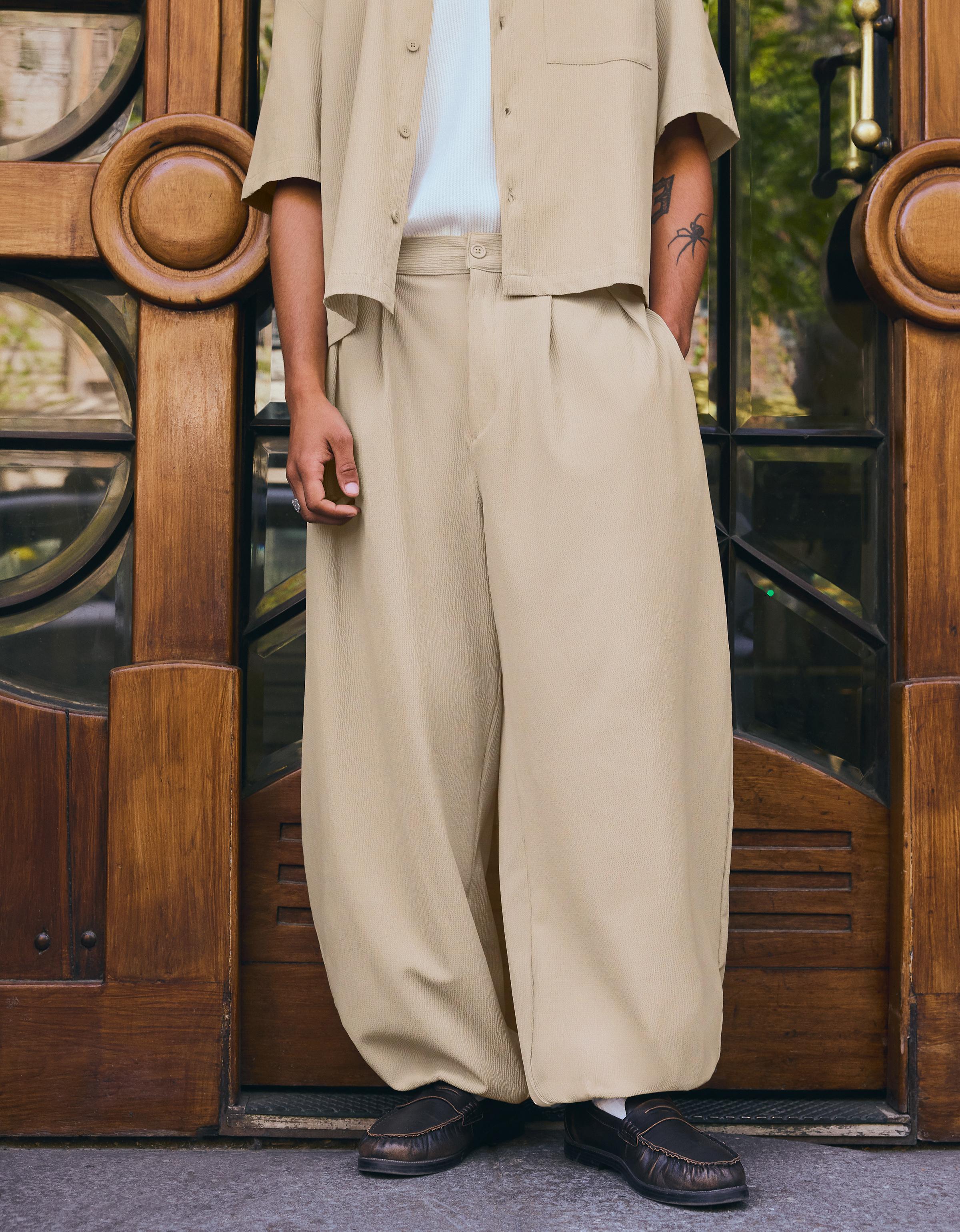 Pleated semi-jogger super baggy trousers — Sand