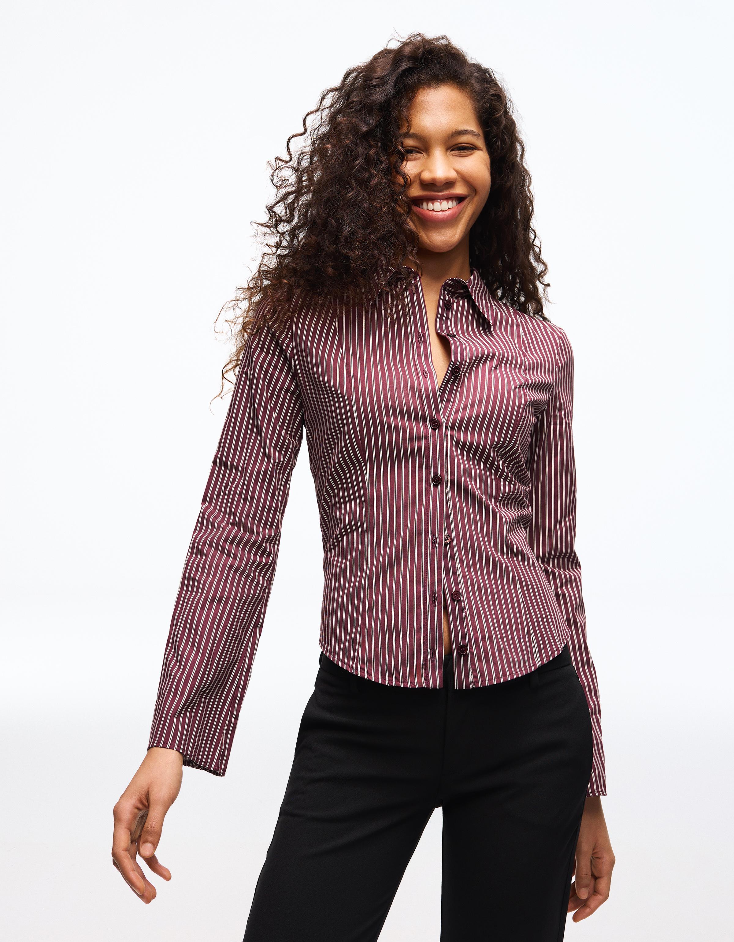 Bershka Figurbetonte Bluse Mit Trompetenärmeln Damen M Granatrot