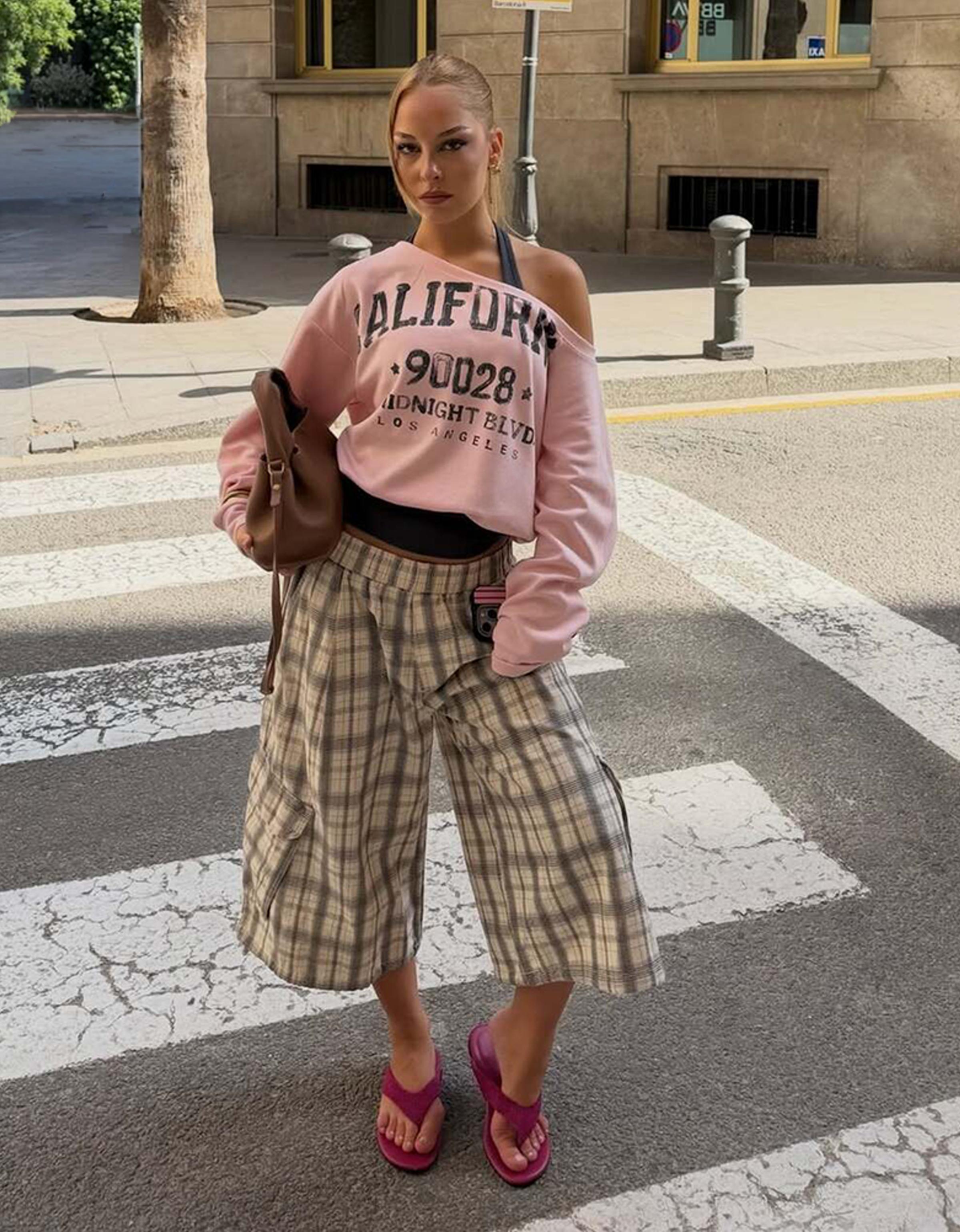 Double asymmetric neck sweatshirt — Pink