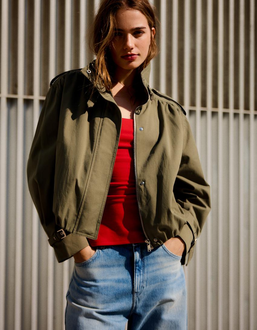 Jacke mit Schnallen und Raffung-Khaki