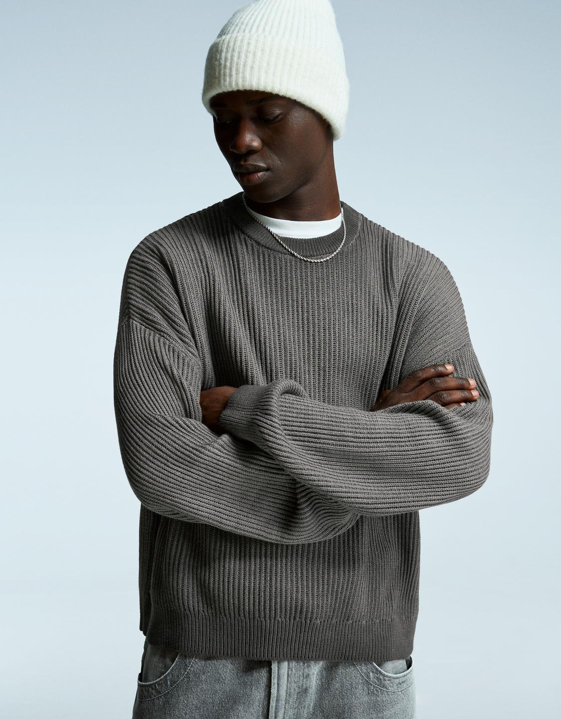 Boxy fit sweater