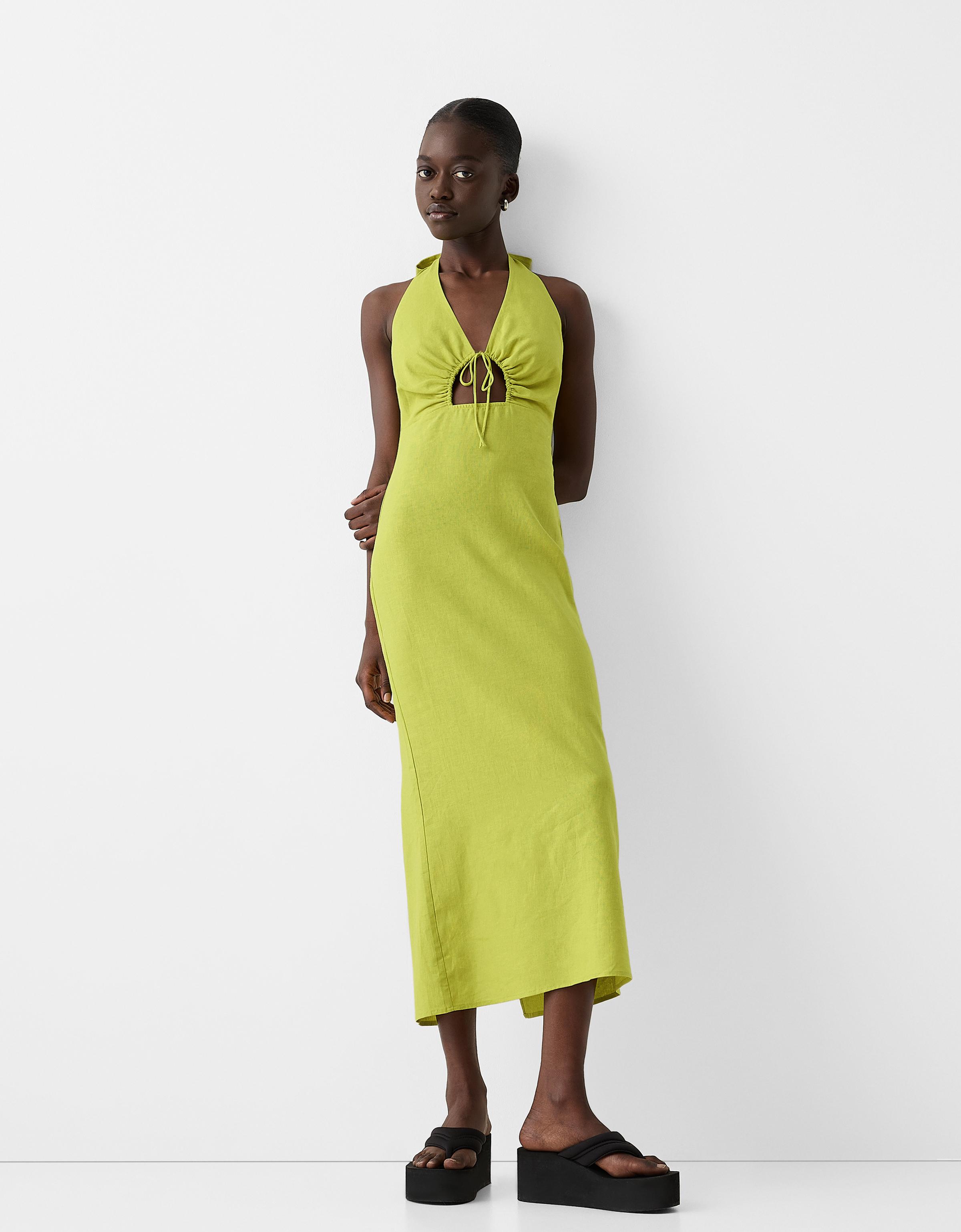 Long dress with linen and a cut-out detail - Women | Bershka