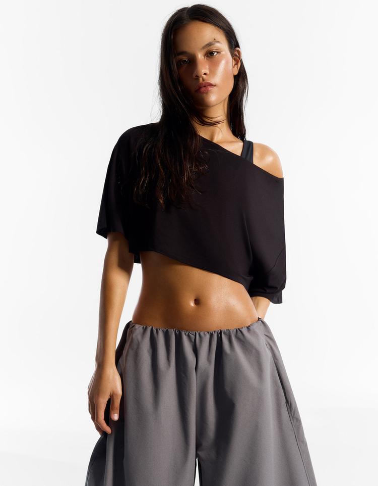 Kısa kollu asimetrik tişört