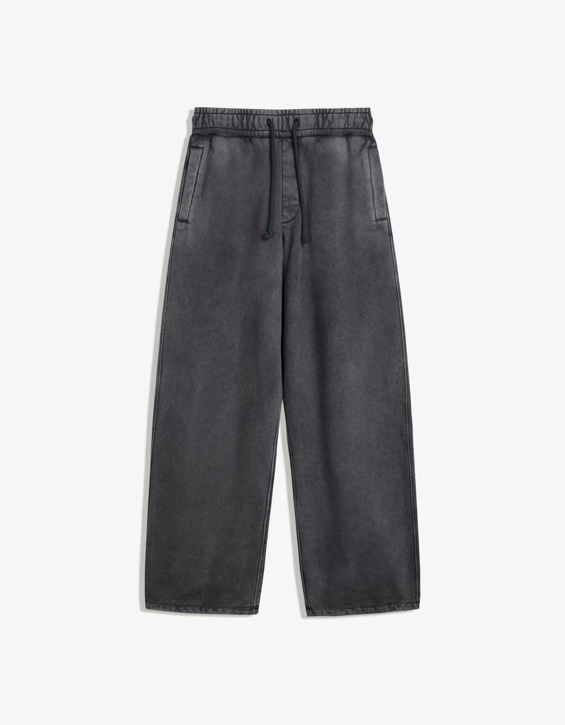 Balloon fit trousers