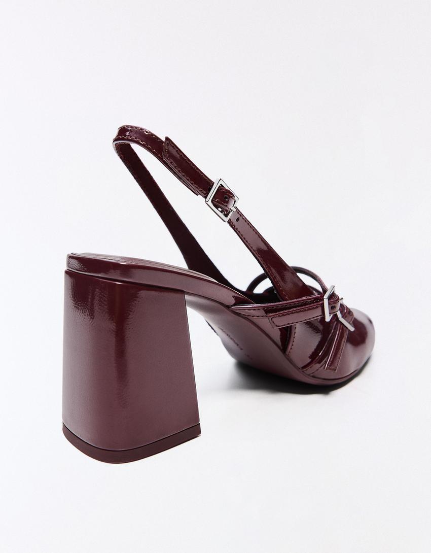 Escarpins à talon large ouverts à l'arrière avec boucles-Grenat