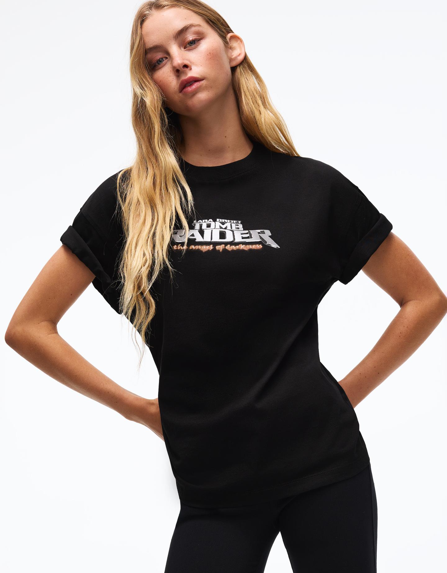 Bershka koszulka oversize z nadrukiem tomb raider czarny