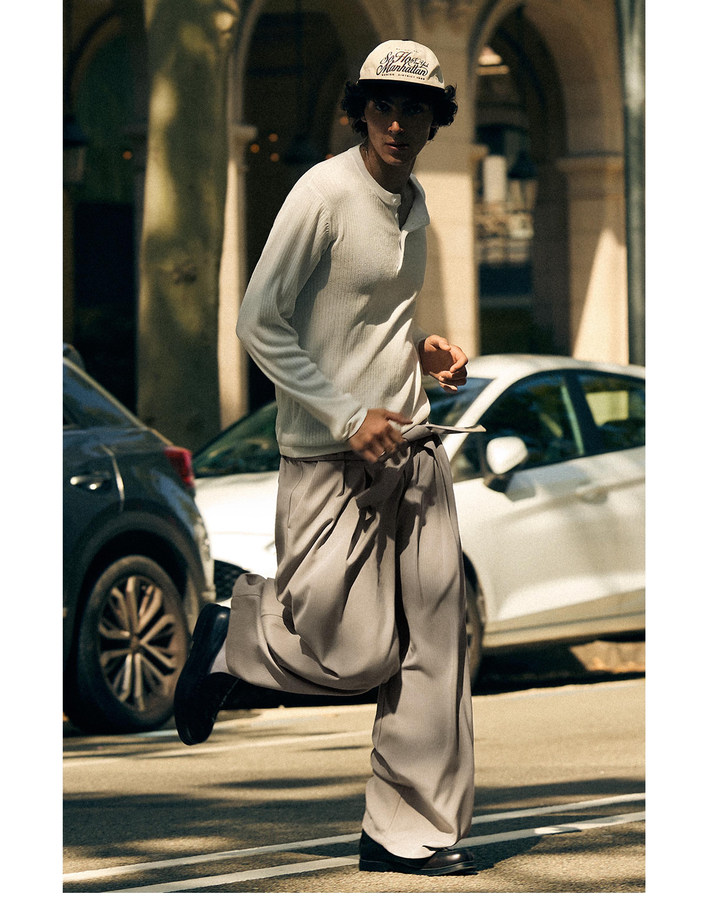 Barrel-leg trousers with darts and belt — Sand