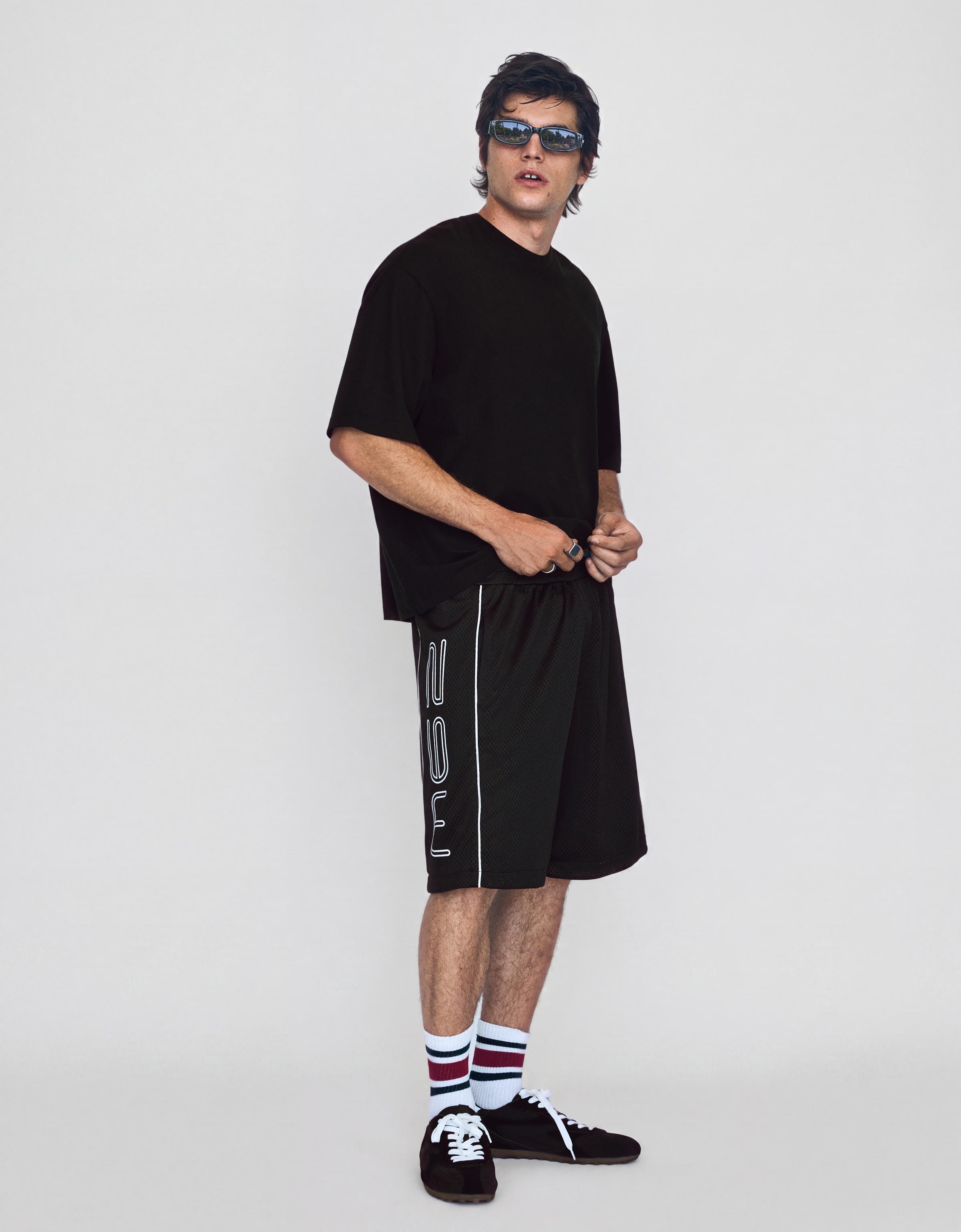 Contrast print mesh Bermuda shorts — Black
