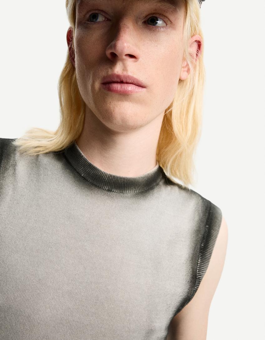 Sleeveless contrast T-shirt-White / Black-2
