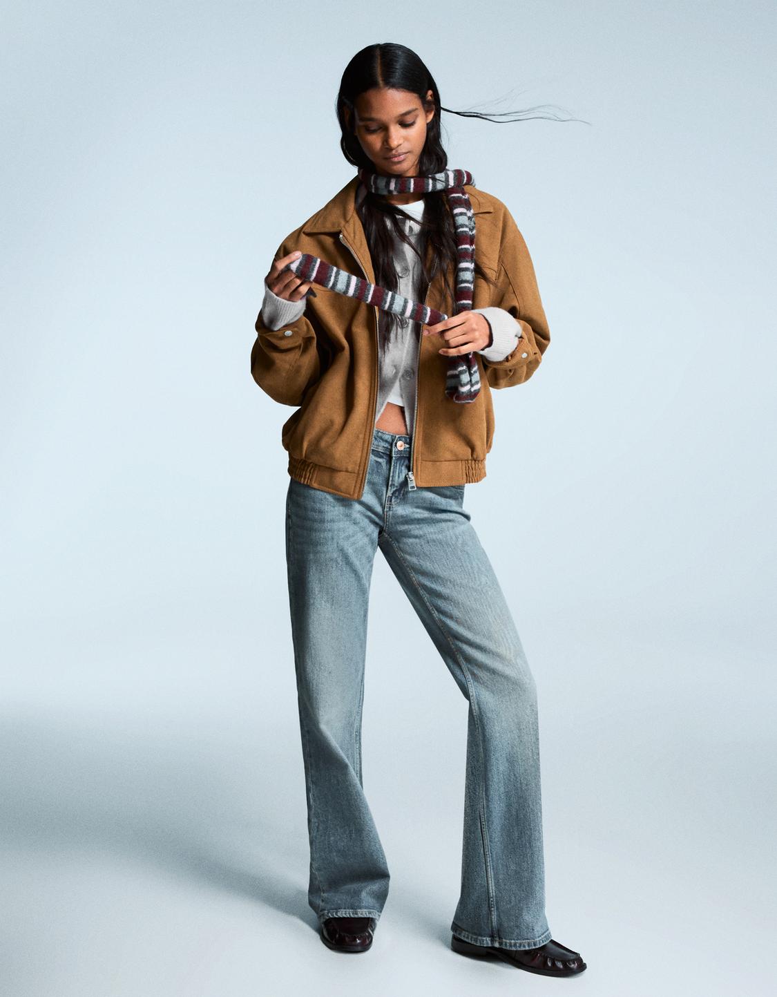 Low waist boot-cut jeans