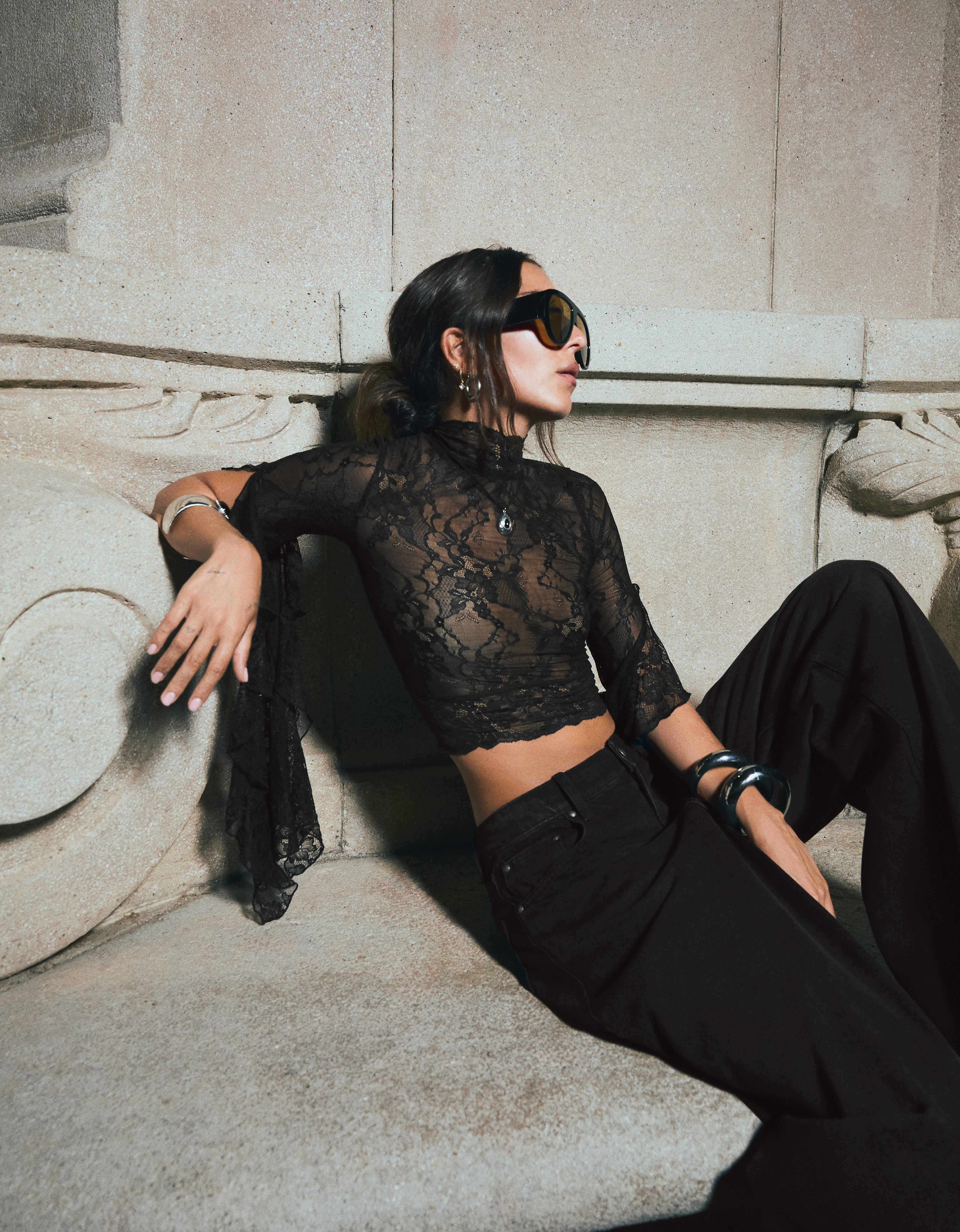 High-neck lace T-shirt with frill sleeves — Black