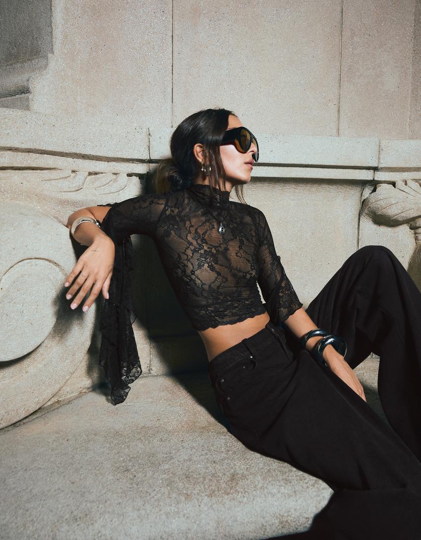 Perkins collar lace T-shirt with ruffled sleeves-Black