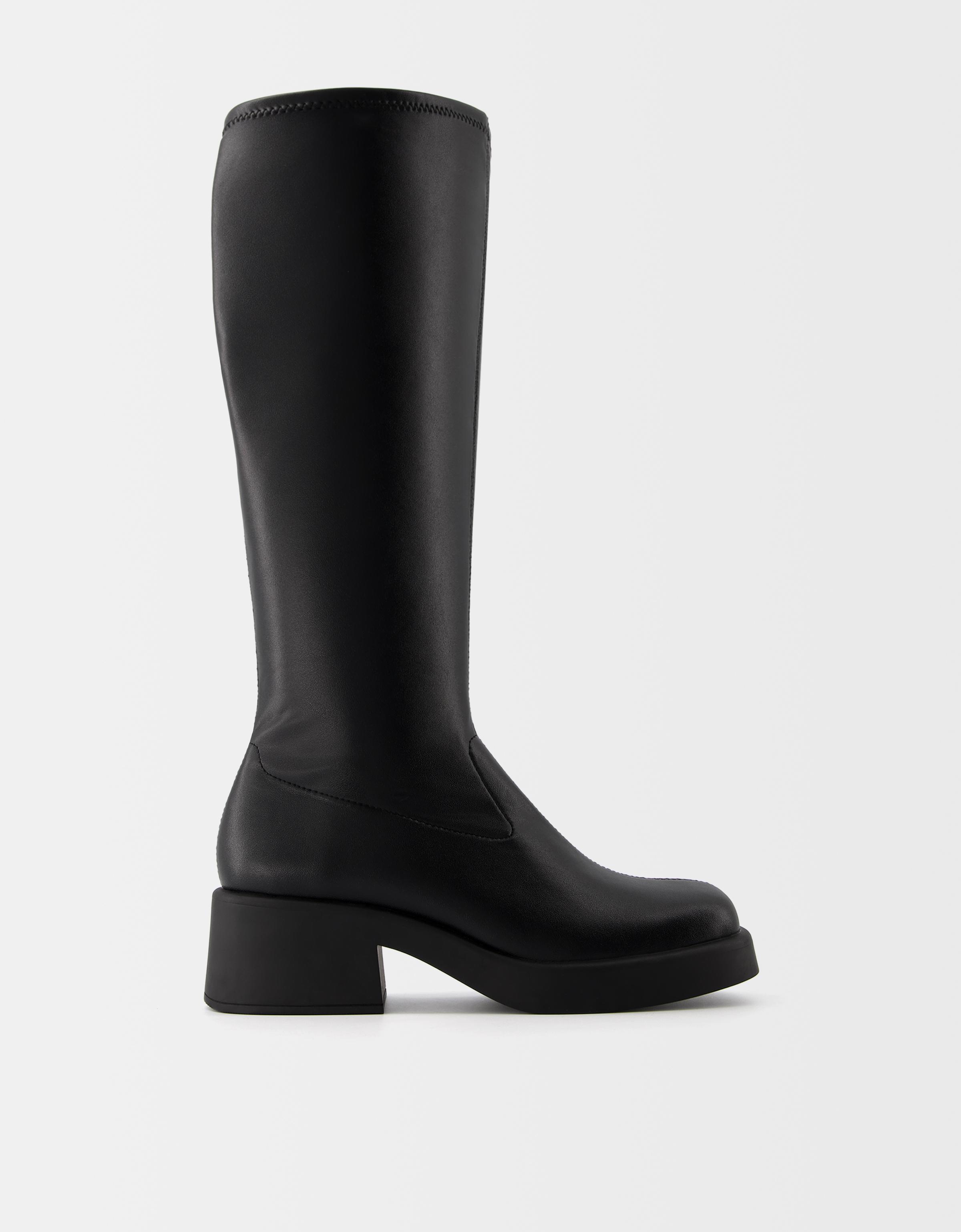 Bershka Körpernah Geschnittene Flache Stiefel Damen 35 Schwarz