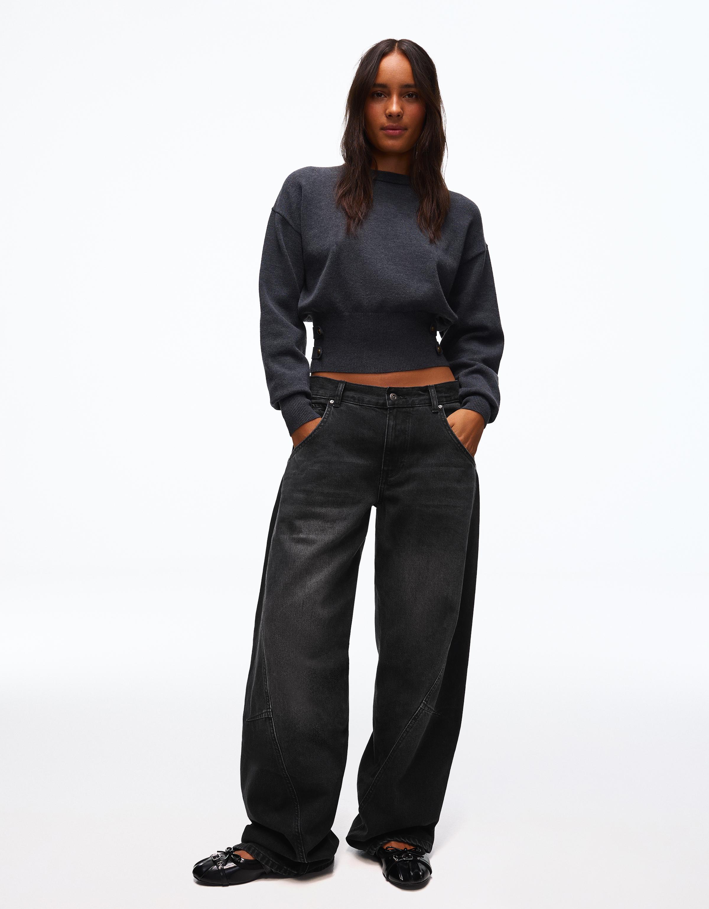 Low-rise barrel jeans