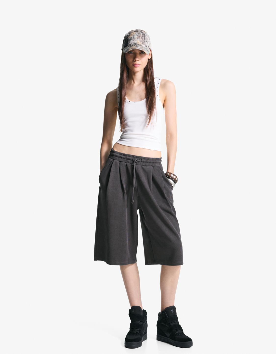 Sleeveless T-shirt with studs