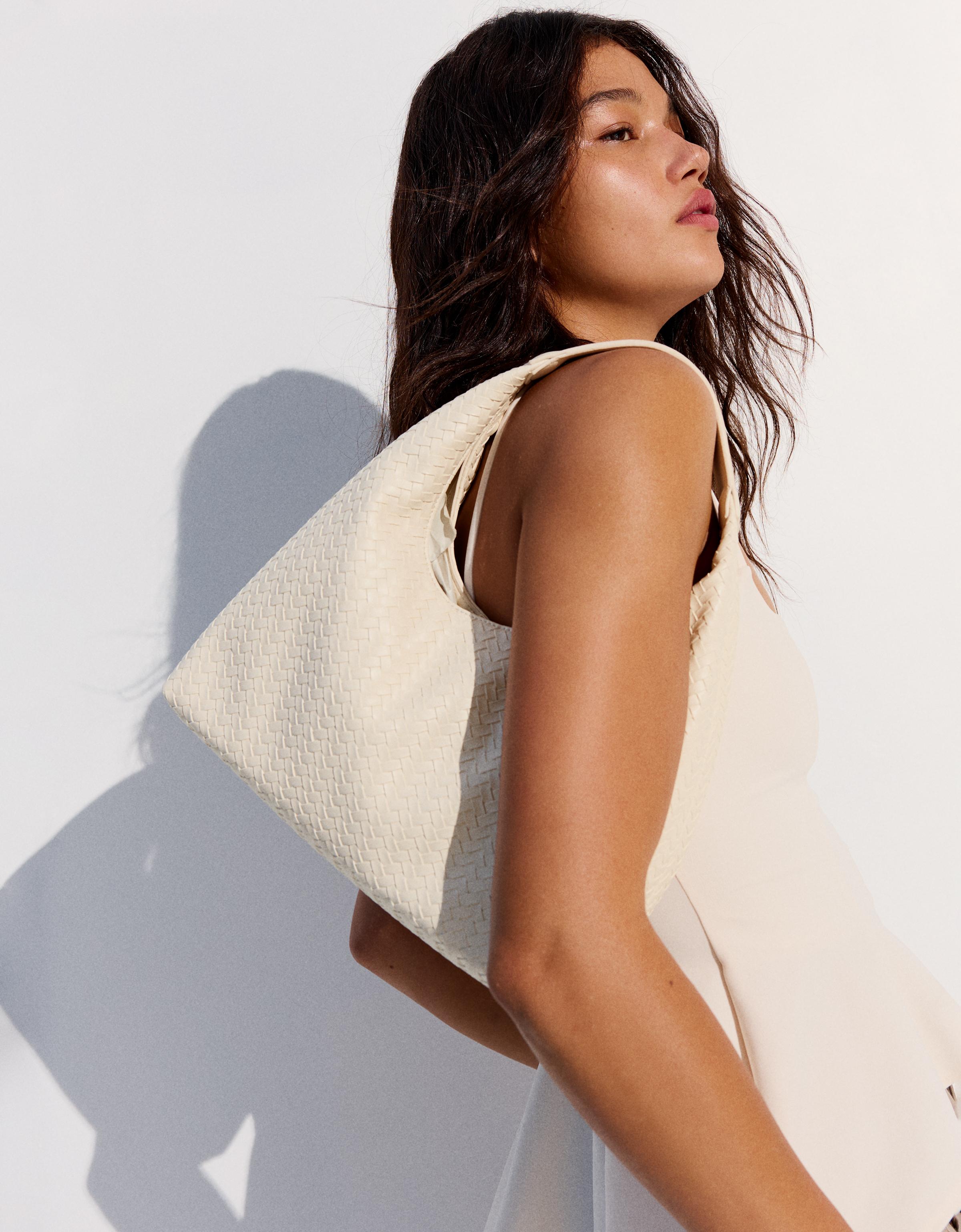 Woven bucket bag — Cream