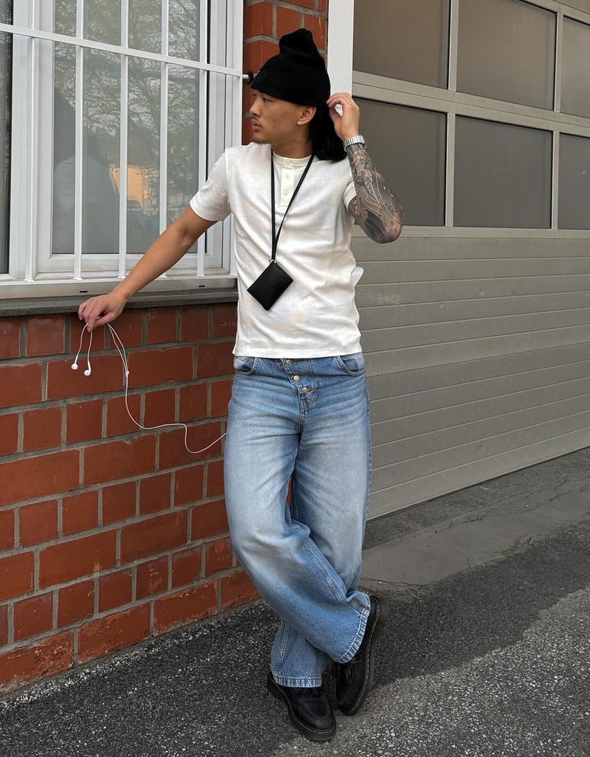 Barrel jeans with crossover buttons-Light blue