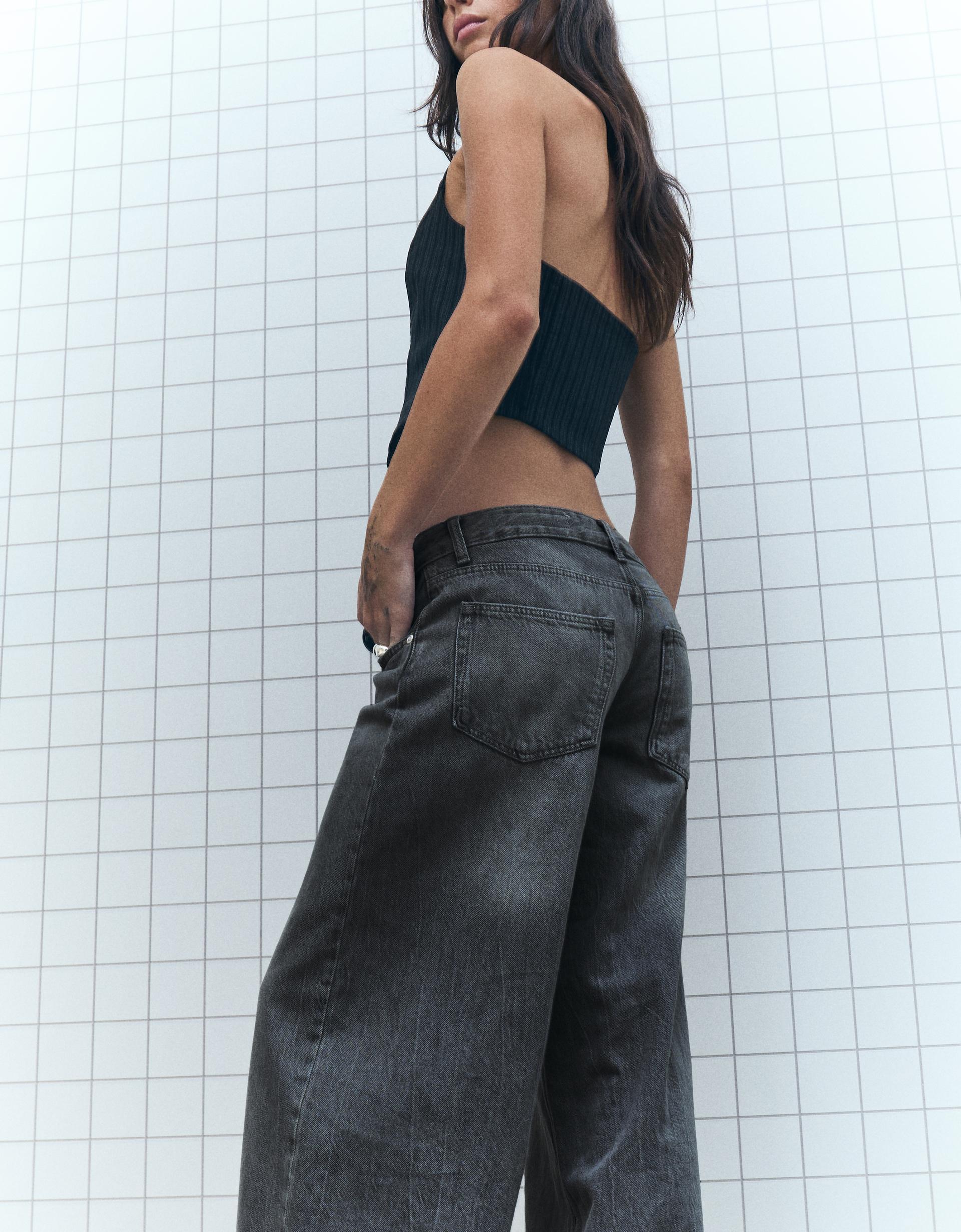 Low-rise wide-leg jeans