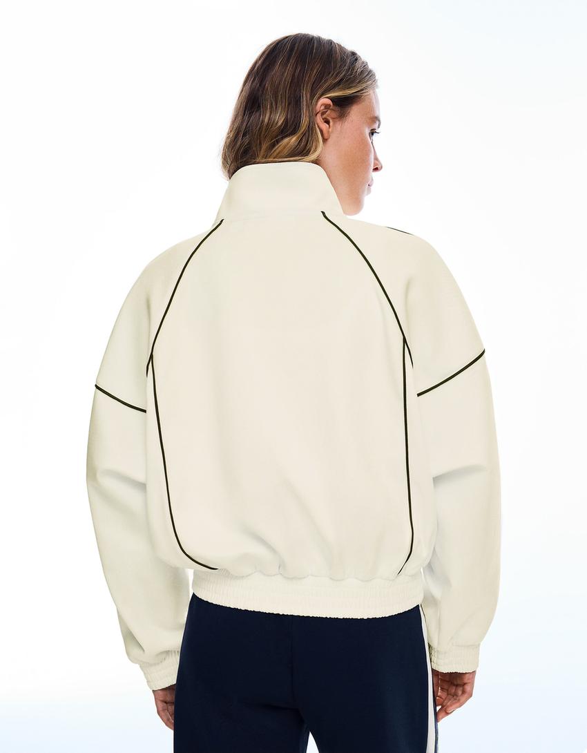 Jacke mit farblich abgesetztem Stehkragen-Rohweiß
