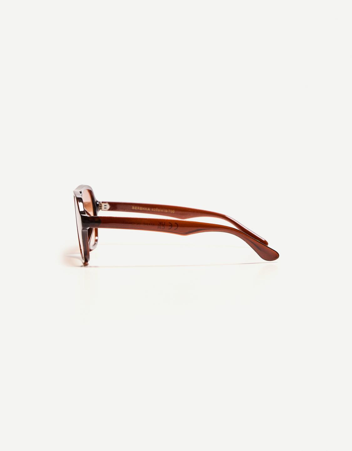 Retro-style sunglasses