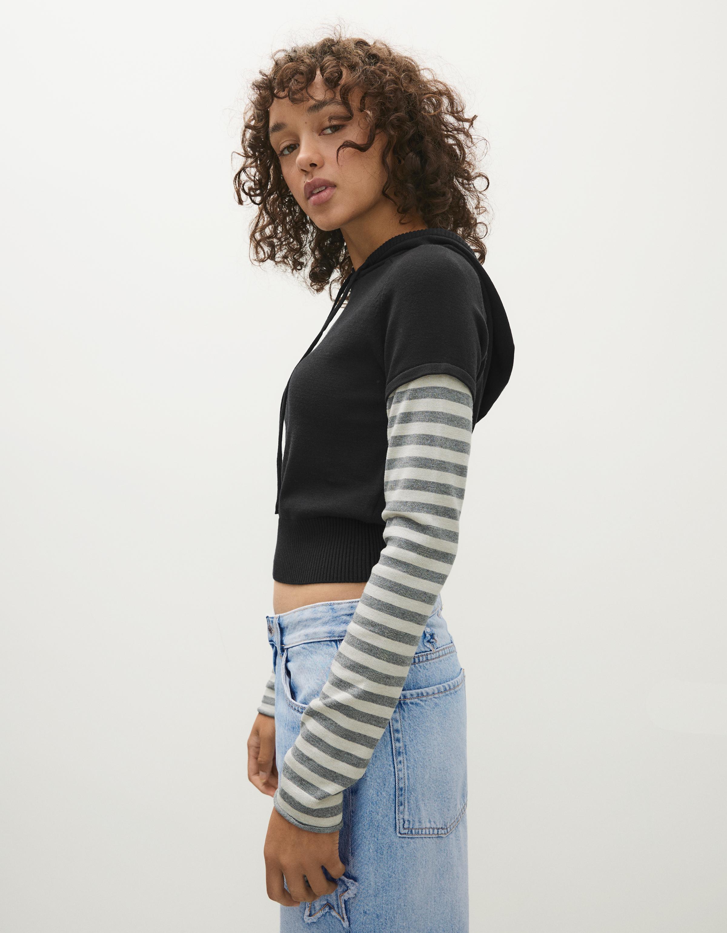 Hooded sweater with contrast sleeves — Black