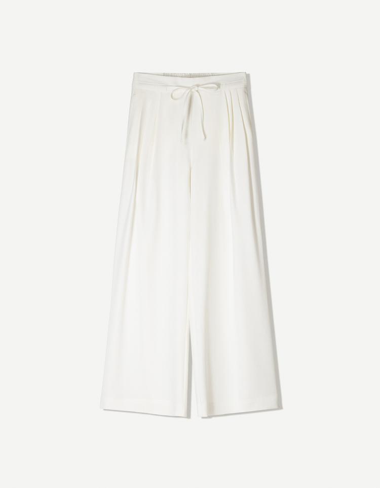 Flowing wide-leg trousers with pleats