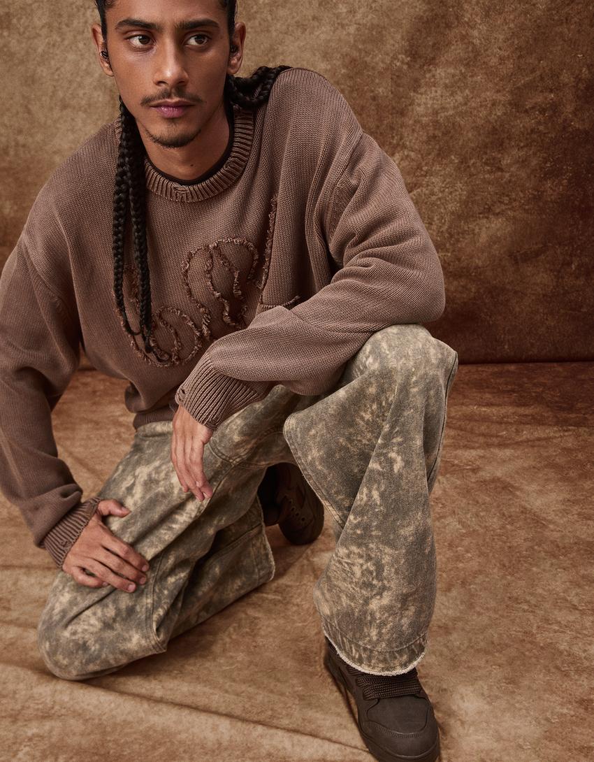 Pantaloni con stampa borchie-Marrone