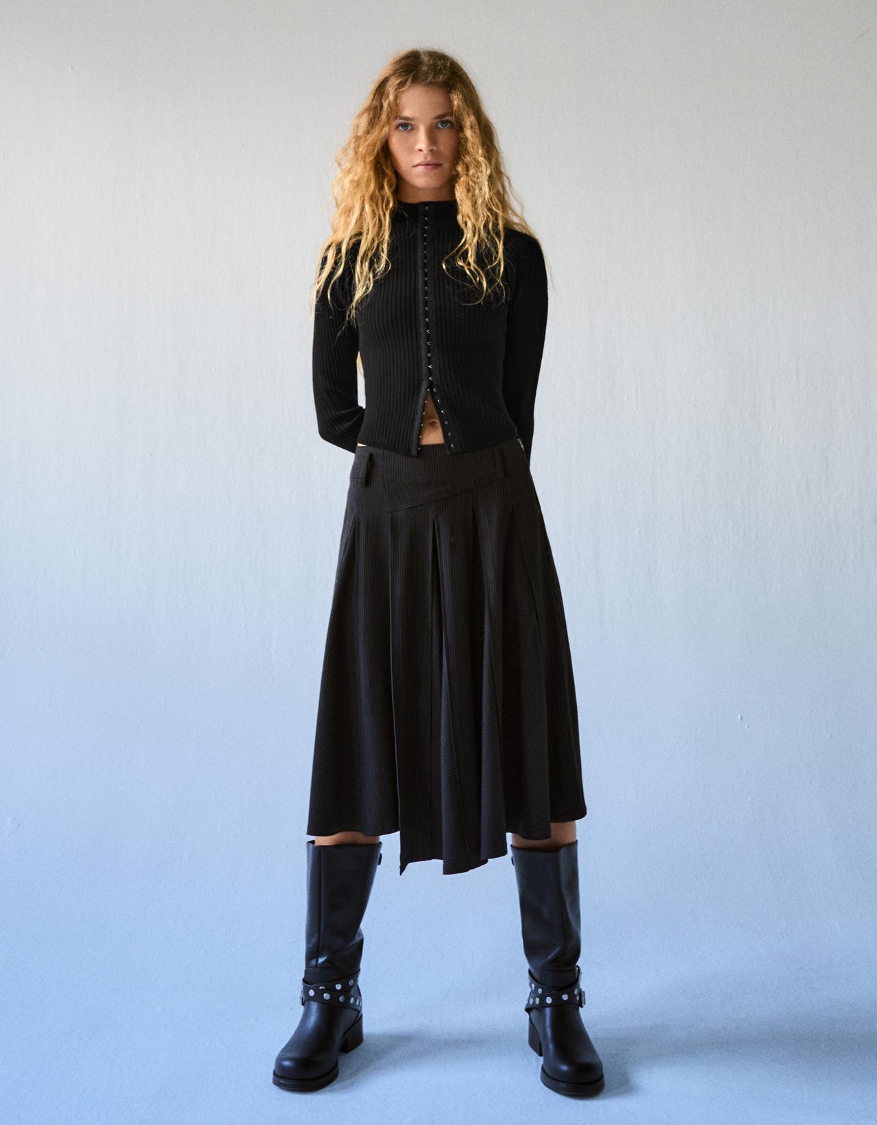 Fitted popper jumper — Black