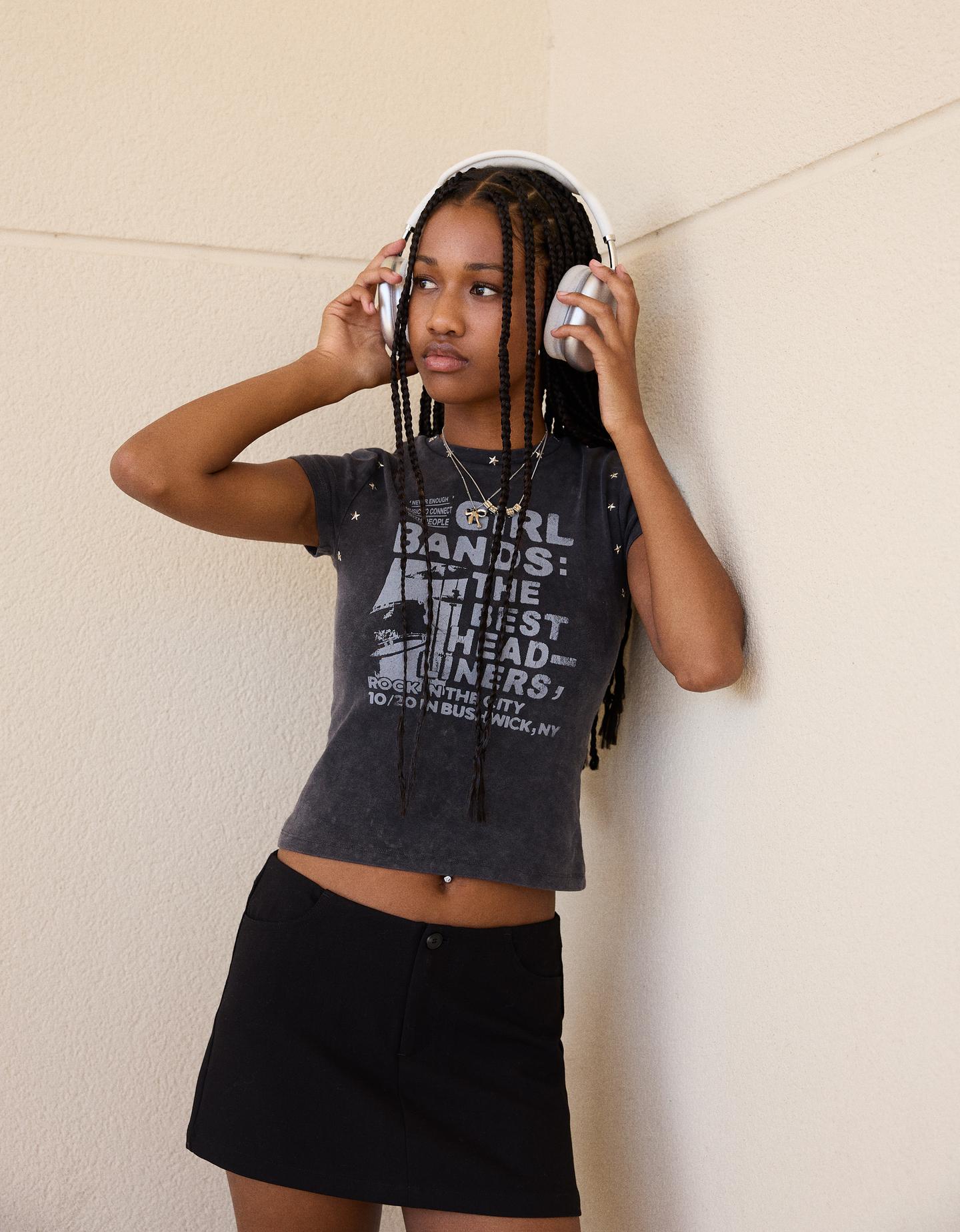 Bershka koszulka z krótkim rękawem, ćwiekami i nadrukiem ciemnoszary