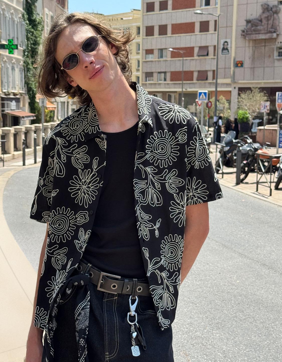 Embroidered short sleeve shirt