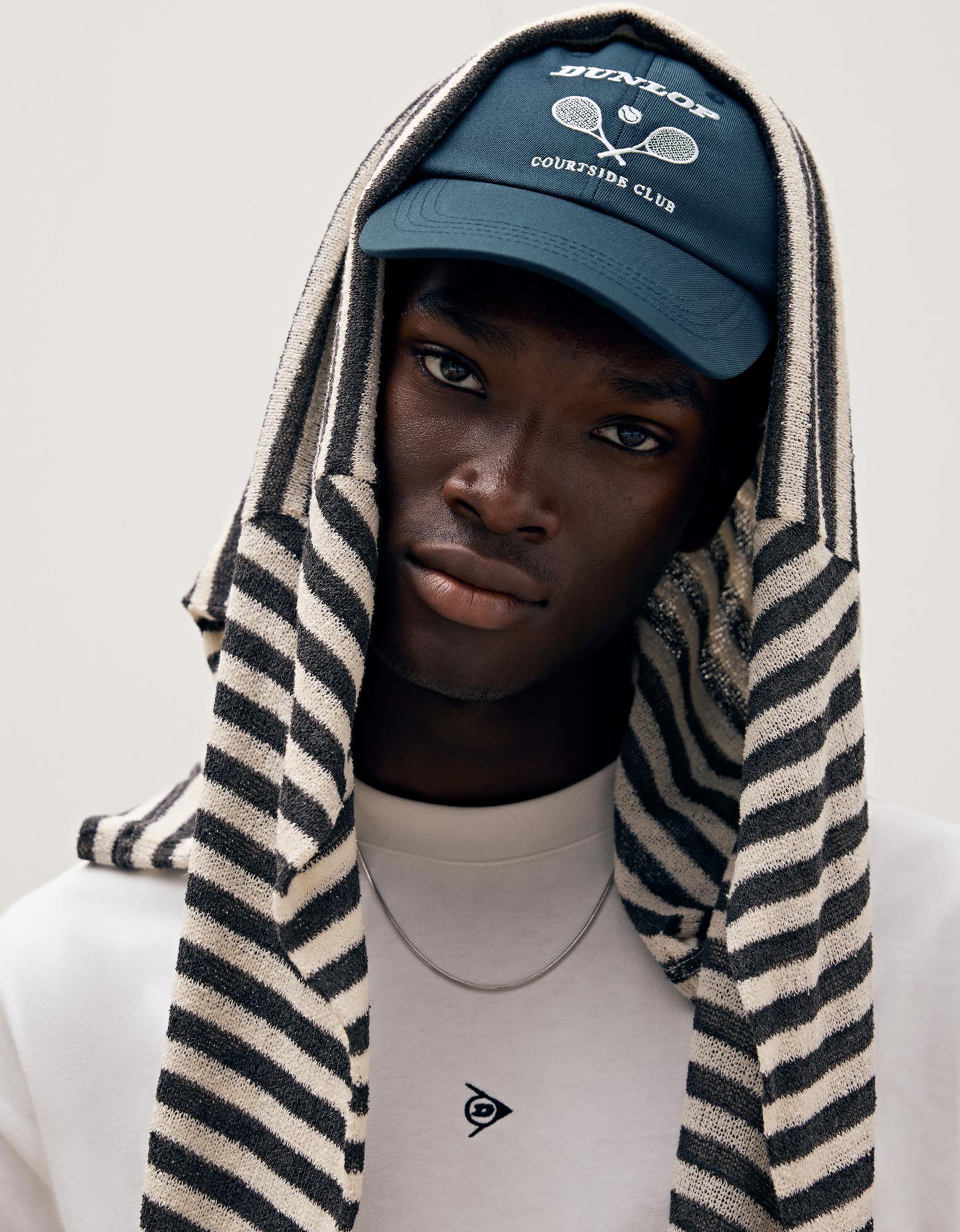 Bershka haftowana czapka dunlop niebieski