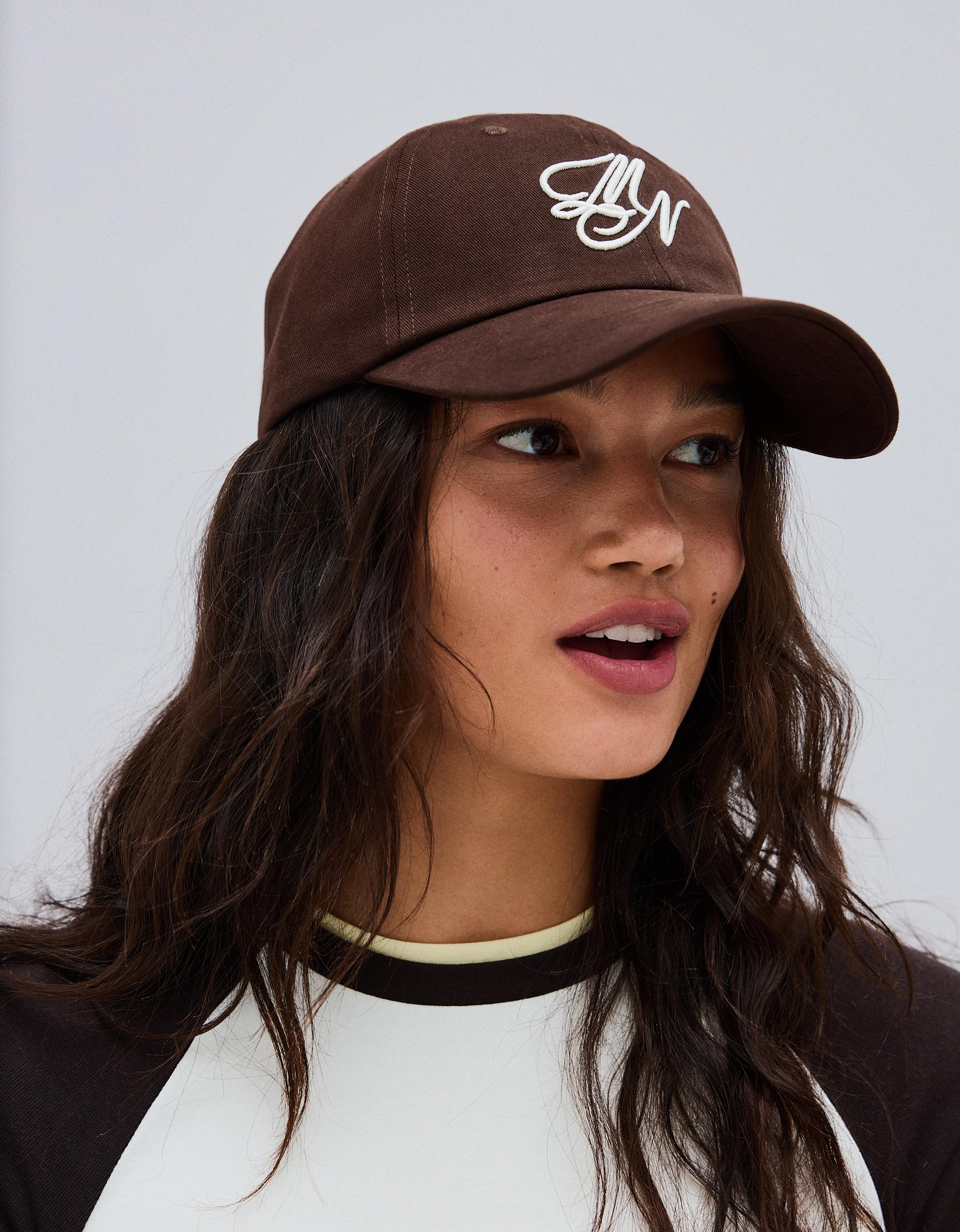 Embroidered cap — Brown