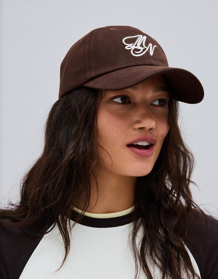 Gorra bordada