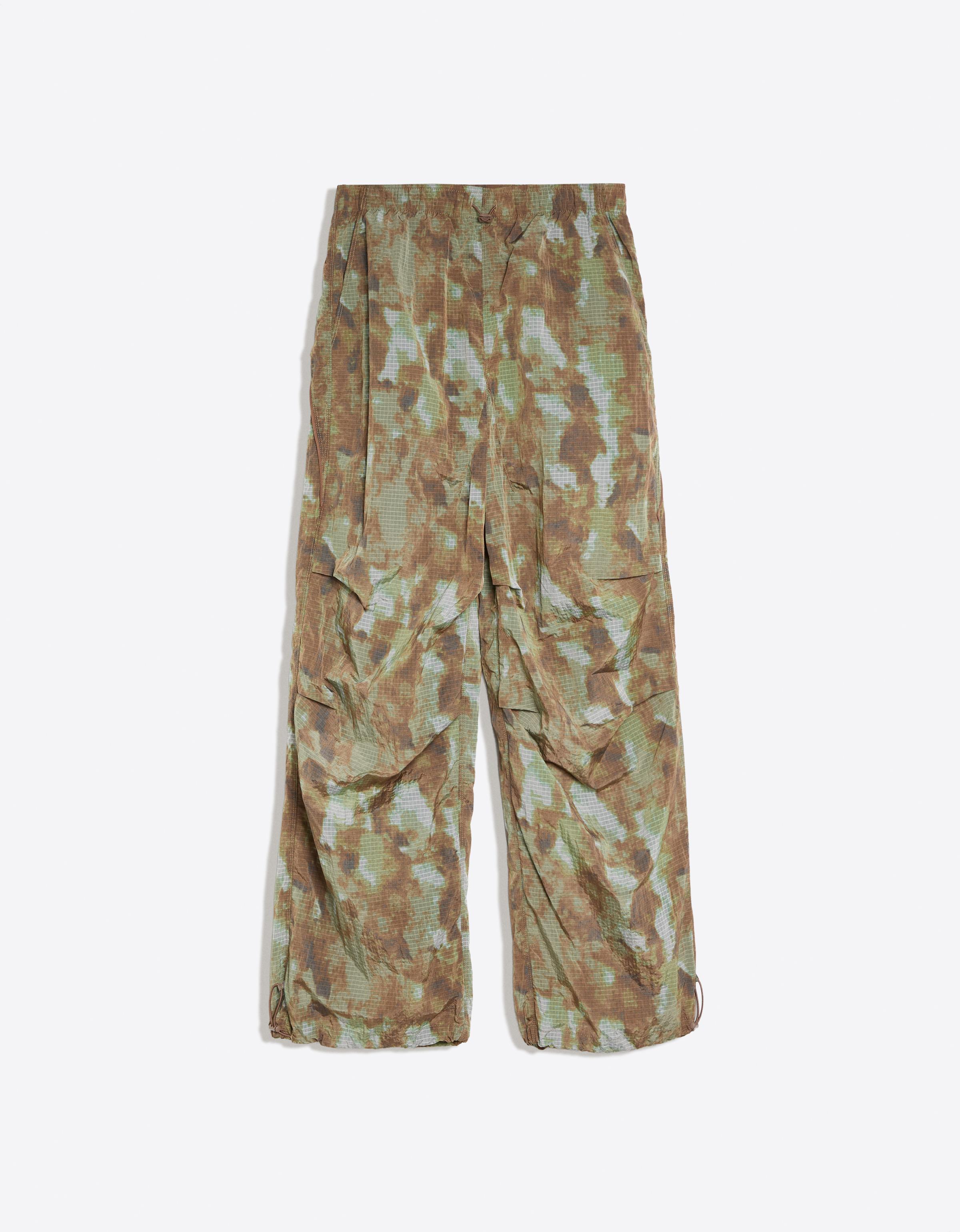 Technical print parachute trousers — Brown