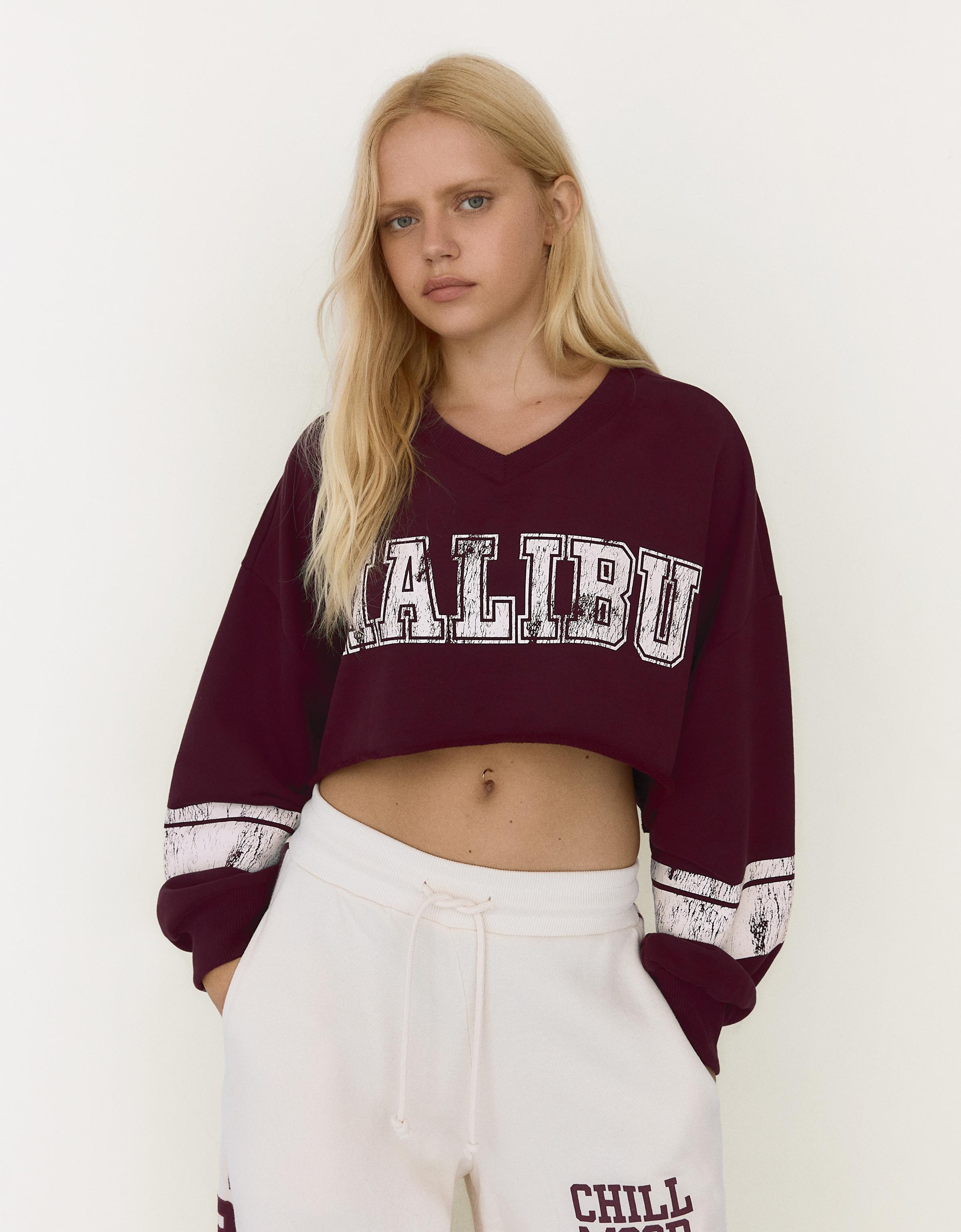 Bershka Sudadera Cropped Cuello Redondo Print Mujer Burdeos
