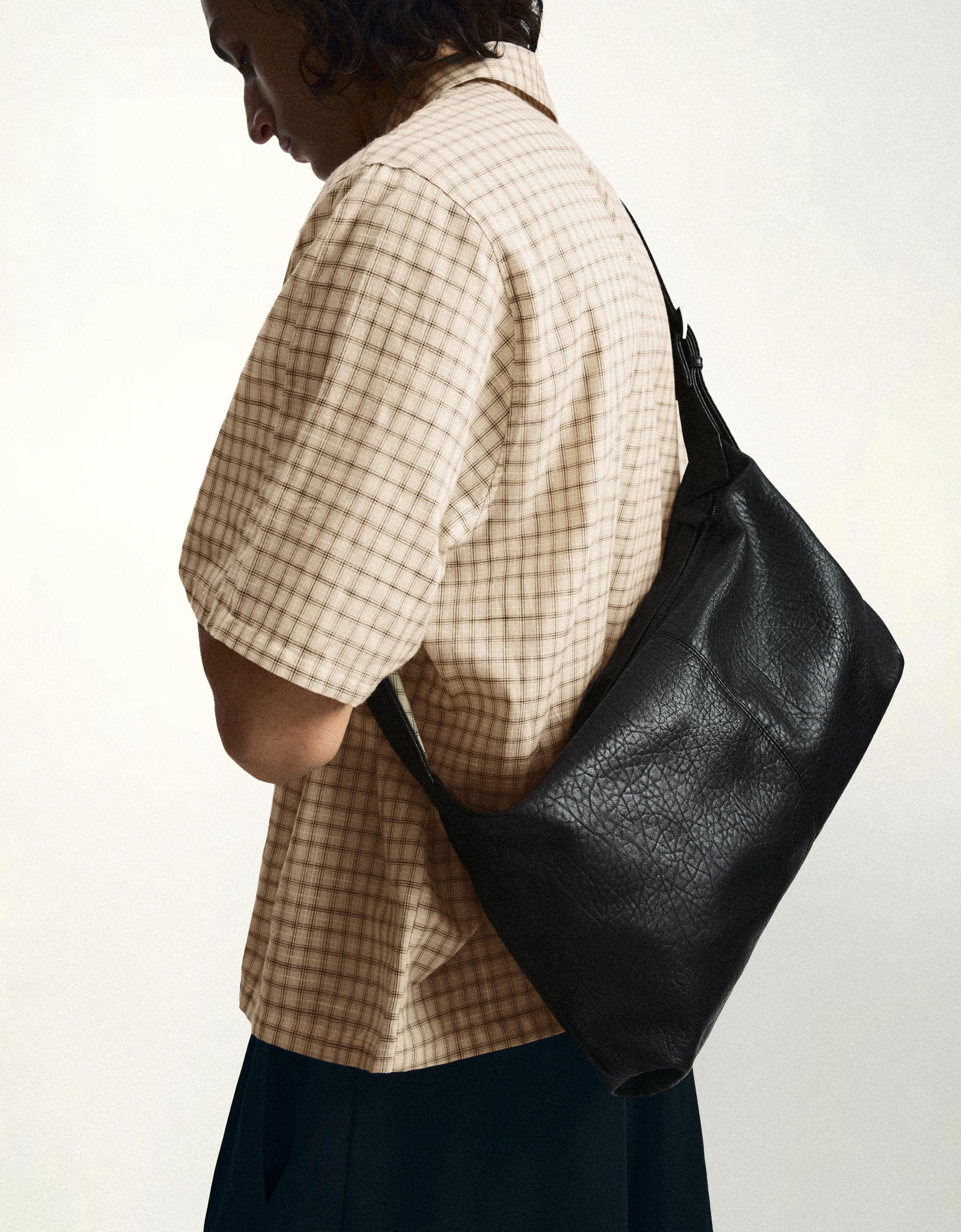 Rectangular bucket bag — Black