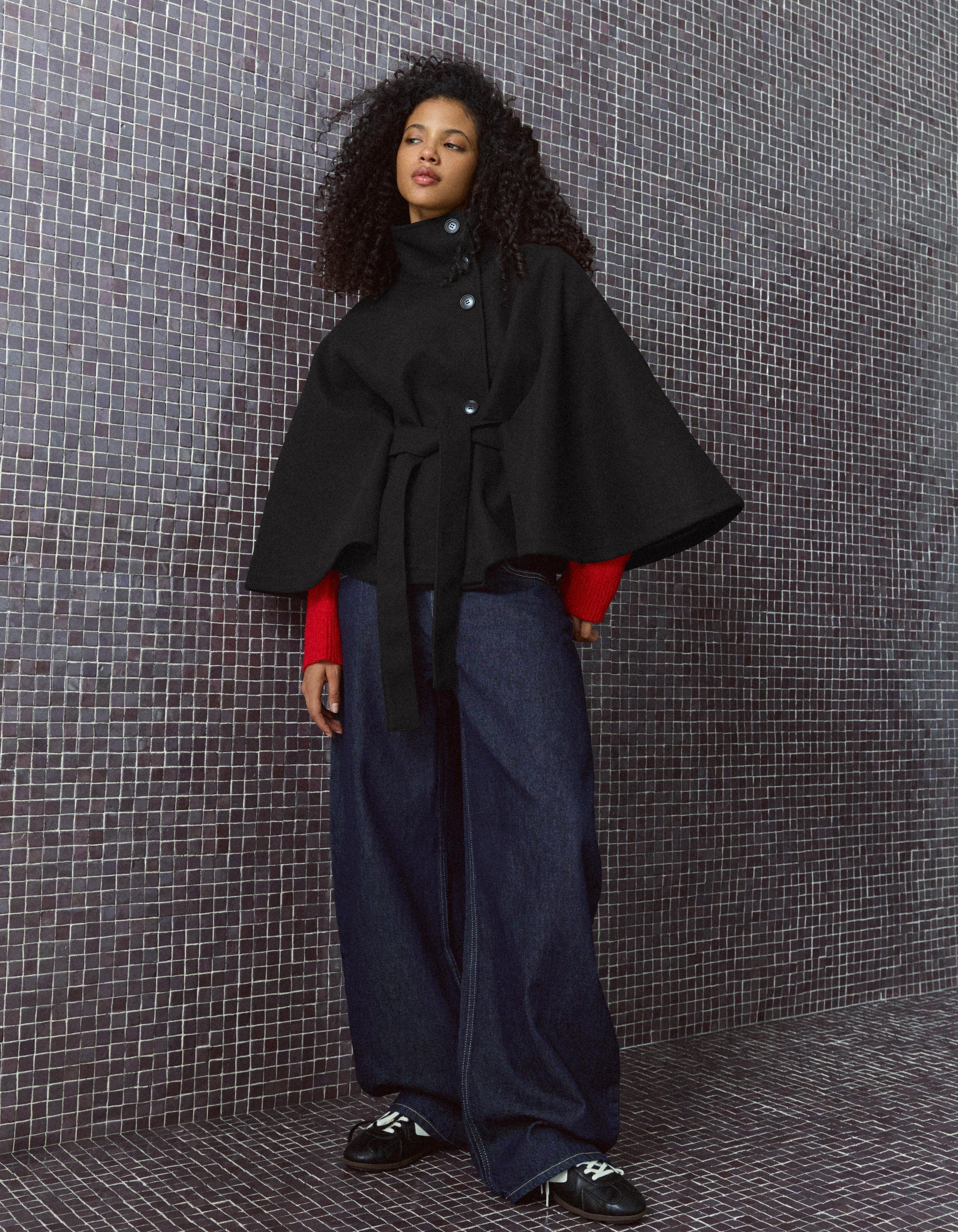 Bershka Kurtka Typu Cape Z Wysokim Kołnierzem Kobieta Xs-S Czarny