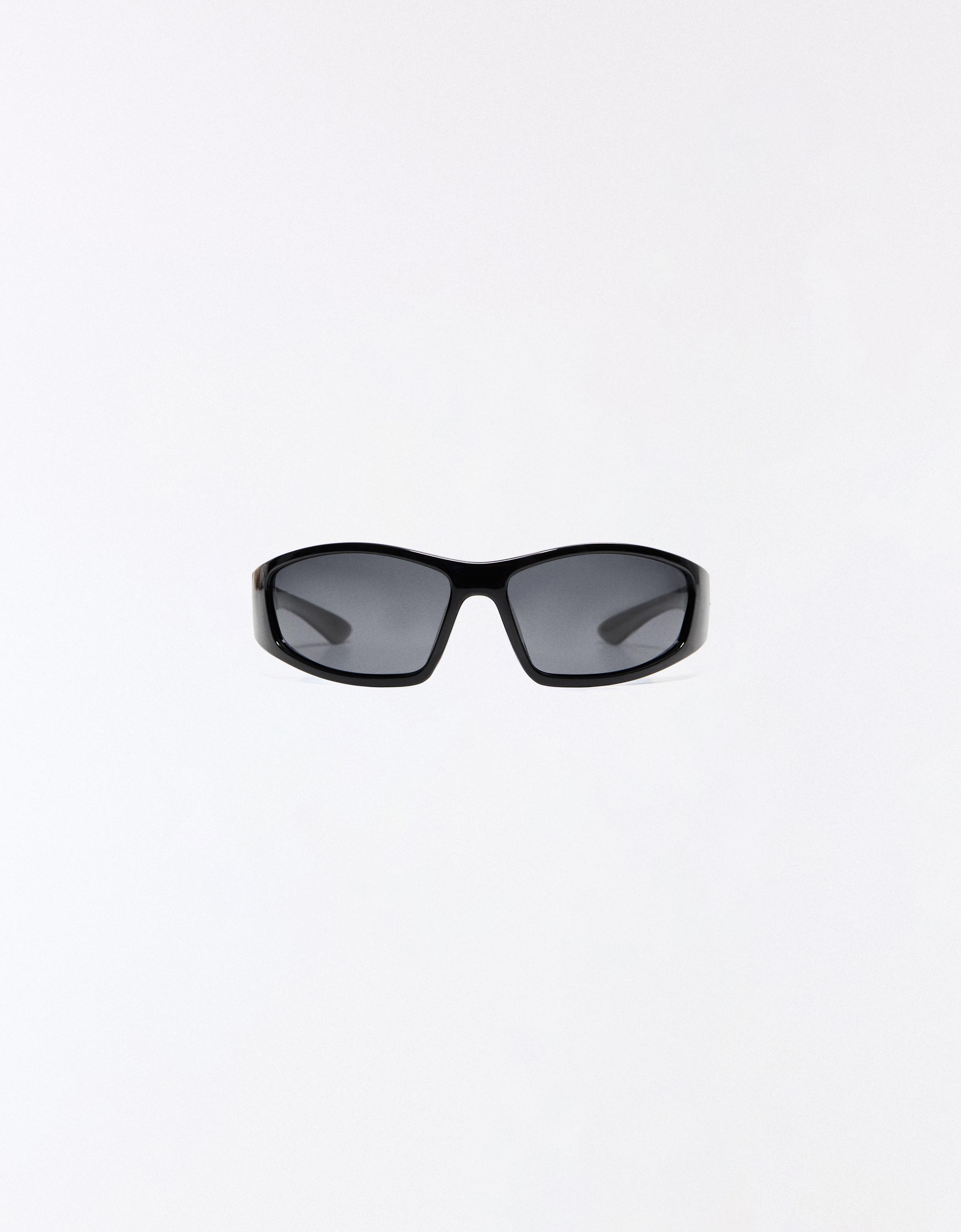 Sport sunglasses — Black
