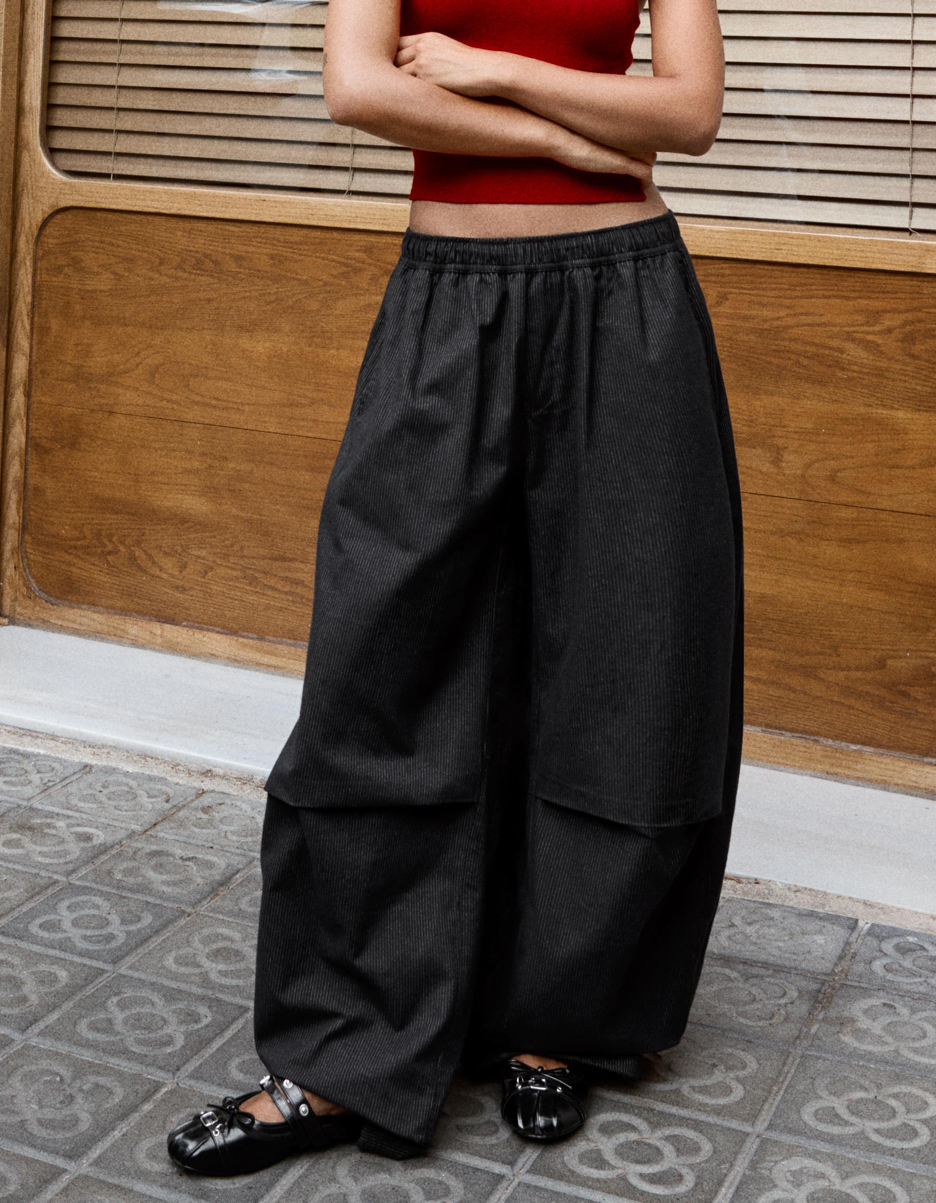 Checked barrel trousers — Black